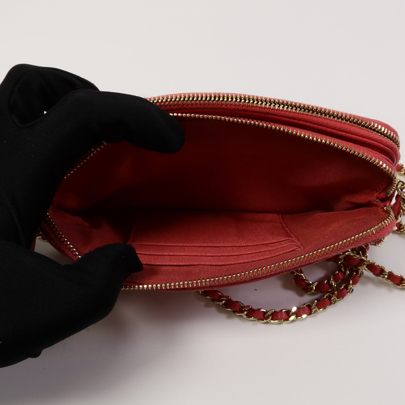 CHANEL 牛皮皮革Zipper Phone Bag鏈帶肩背袋
