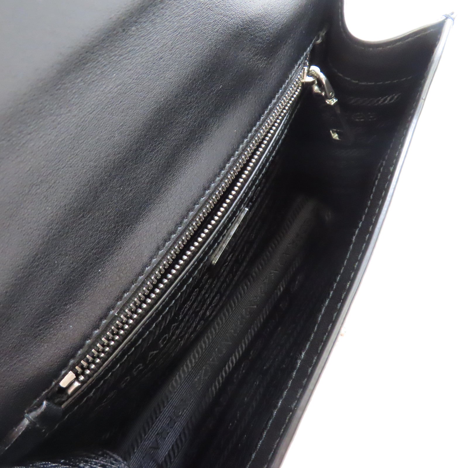 PRADA Saffiano皮革Chain Shoulder Bag銀扣鏈帶肩背袋黑色