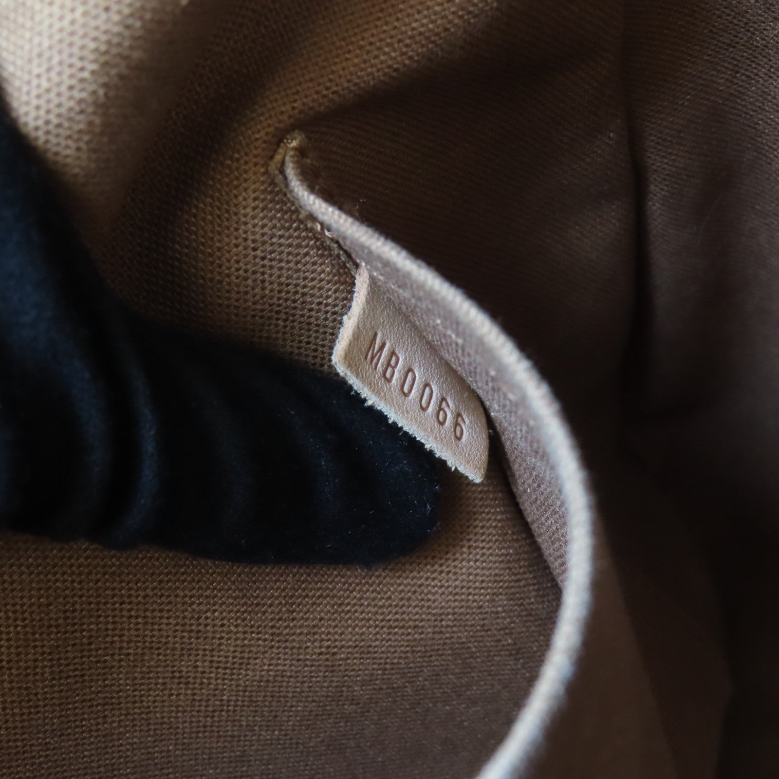 LOUIS VUITTON Monogram Tulum GM Shoulder Bag金扣肩背袋啡色
