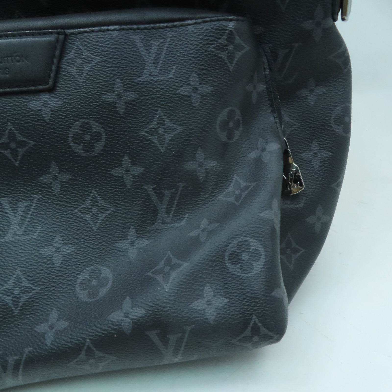 LOUIS VUITTON Monogram Eclipse Discovery PM銀扣背包黑色