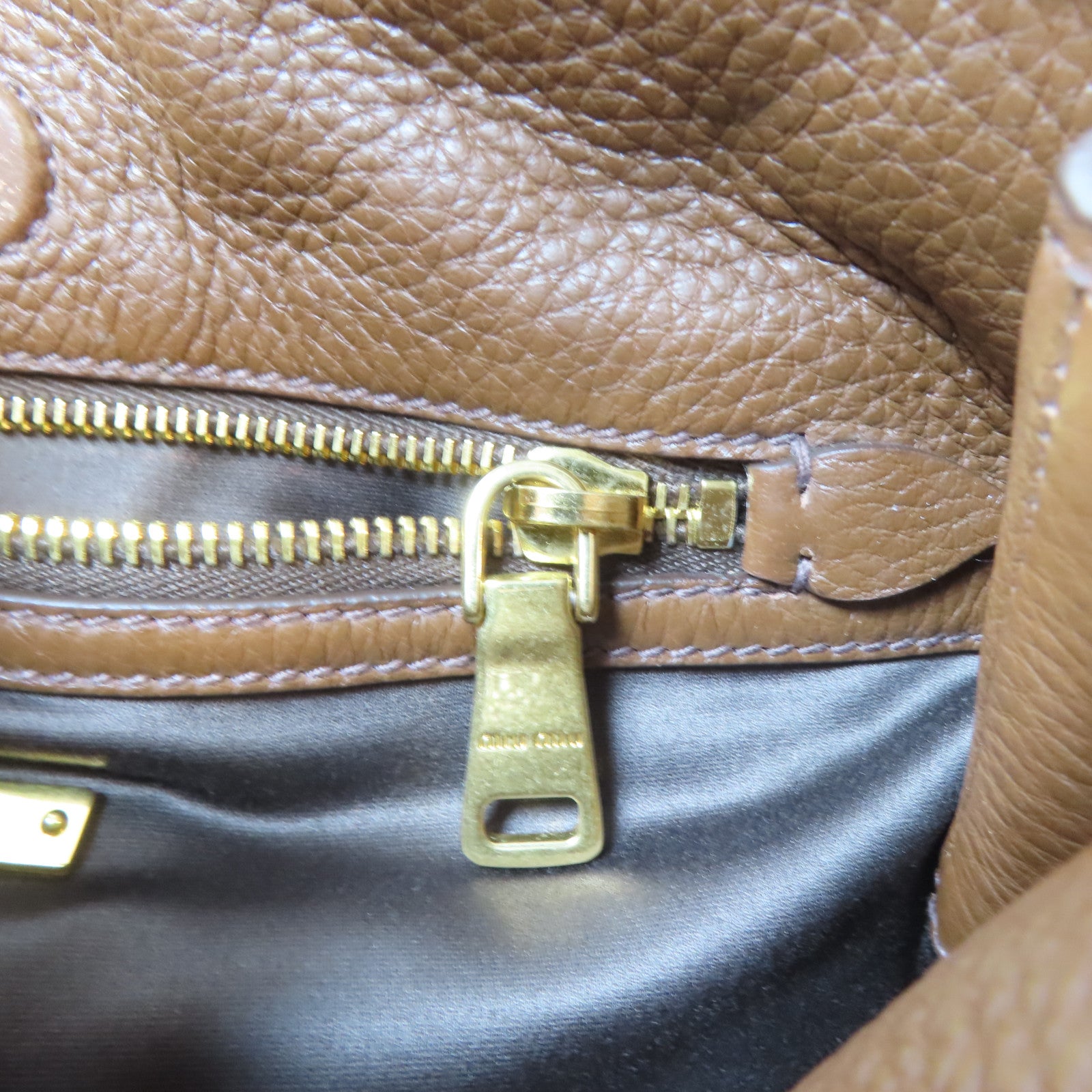 Miu Miu 牛皮皮革Shoulder Bag金扣肩背袋啡色