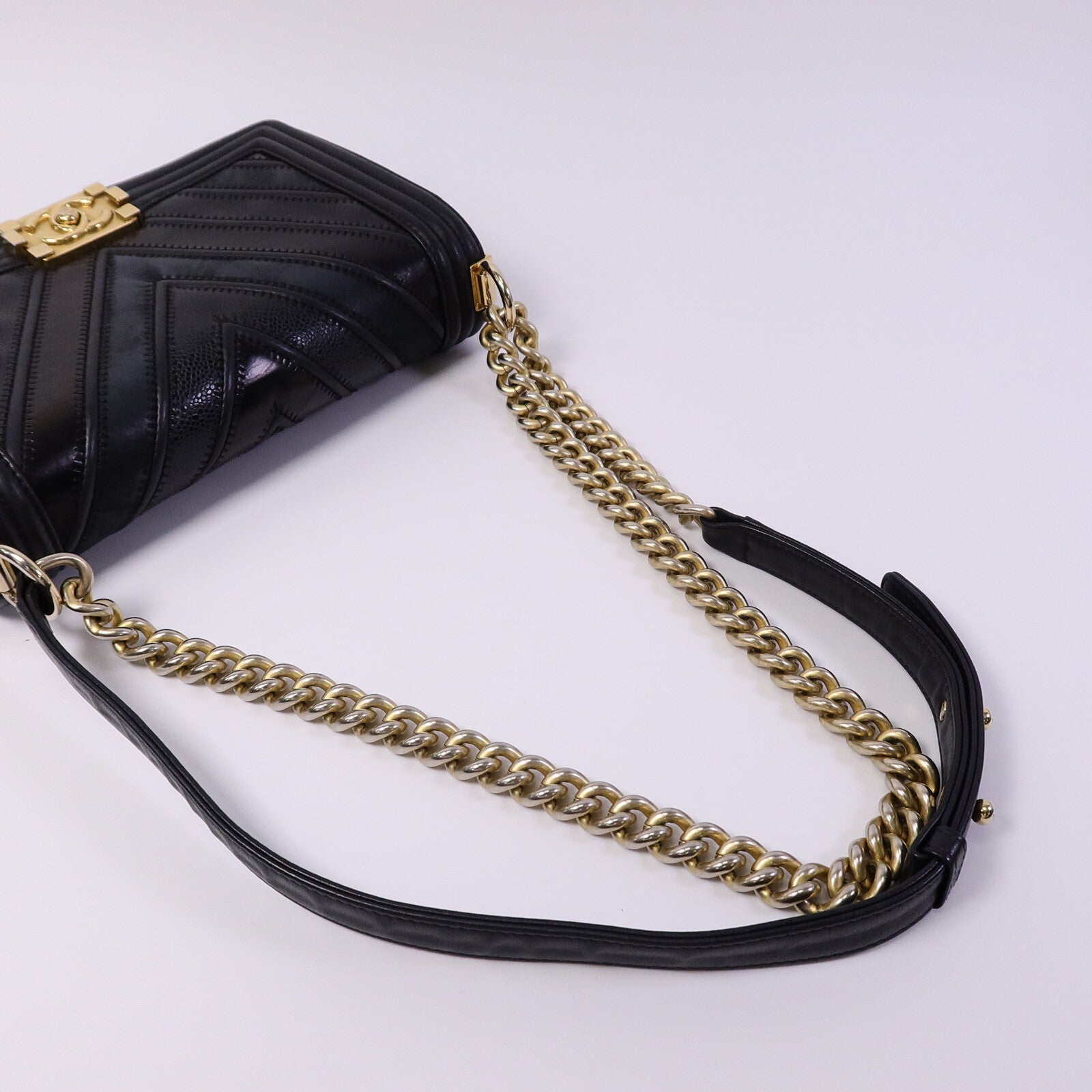 CHANEL 牛皮皮革Boy 25鏈帶肩背袋