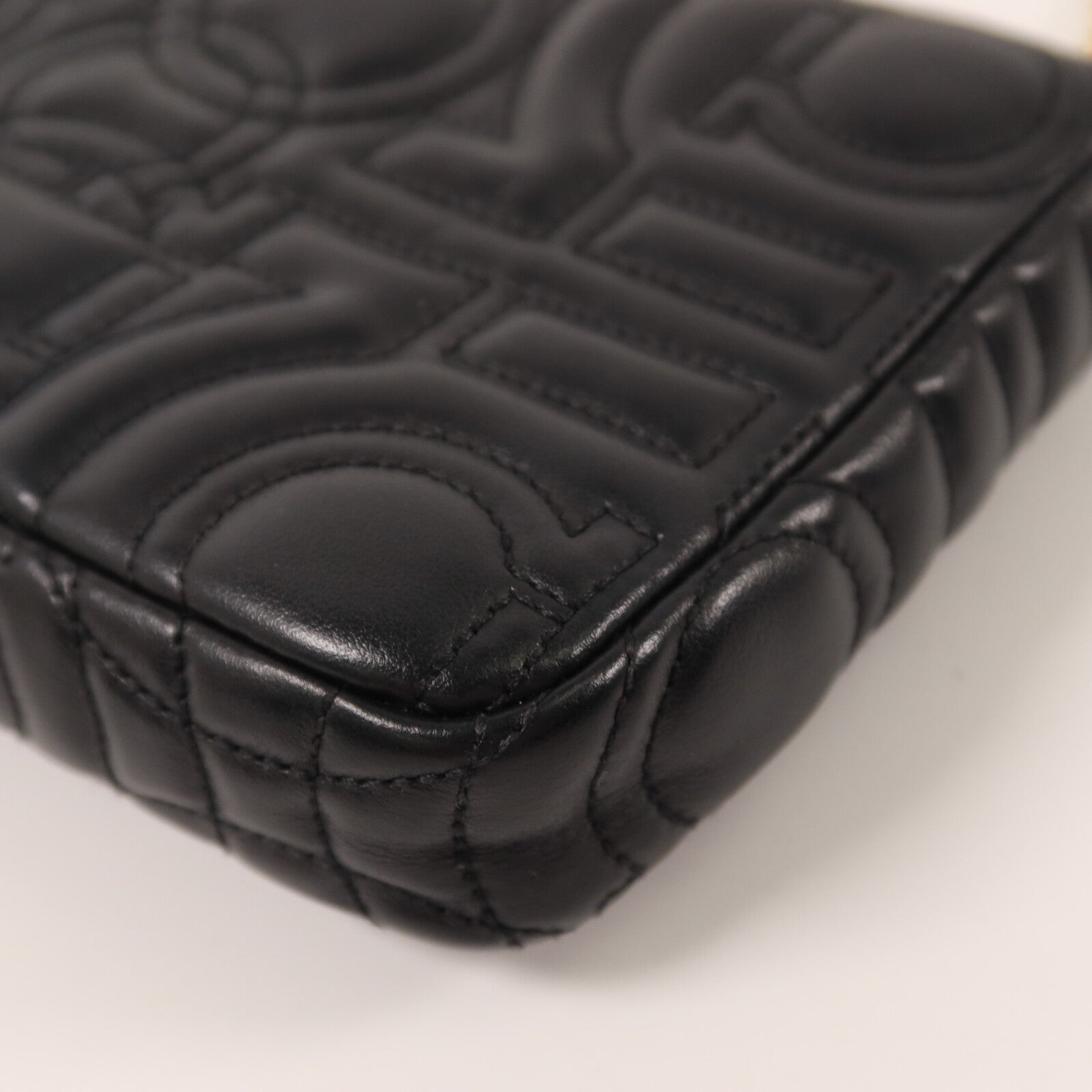 Salvatore Ferragamo 牛皮皮革Shoulder Bag鏈帶肩背袋