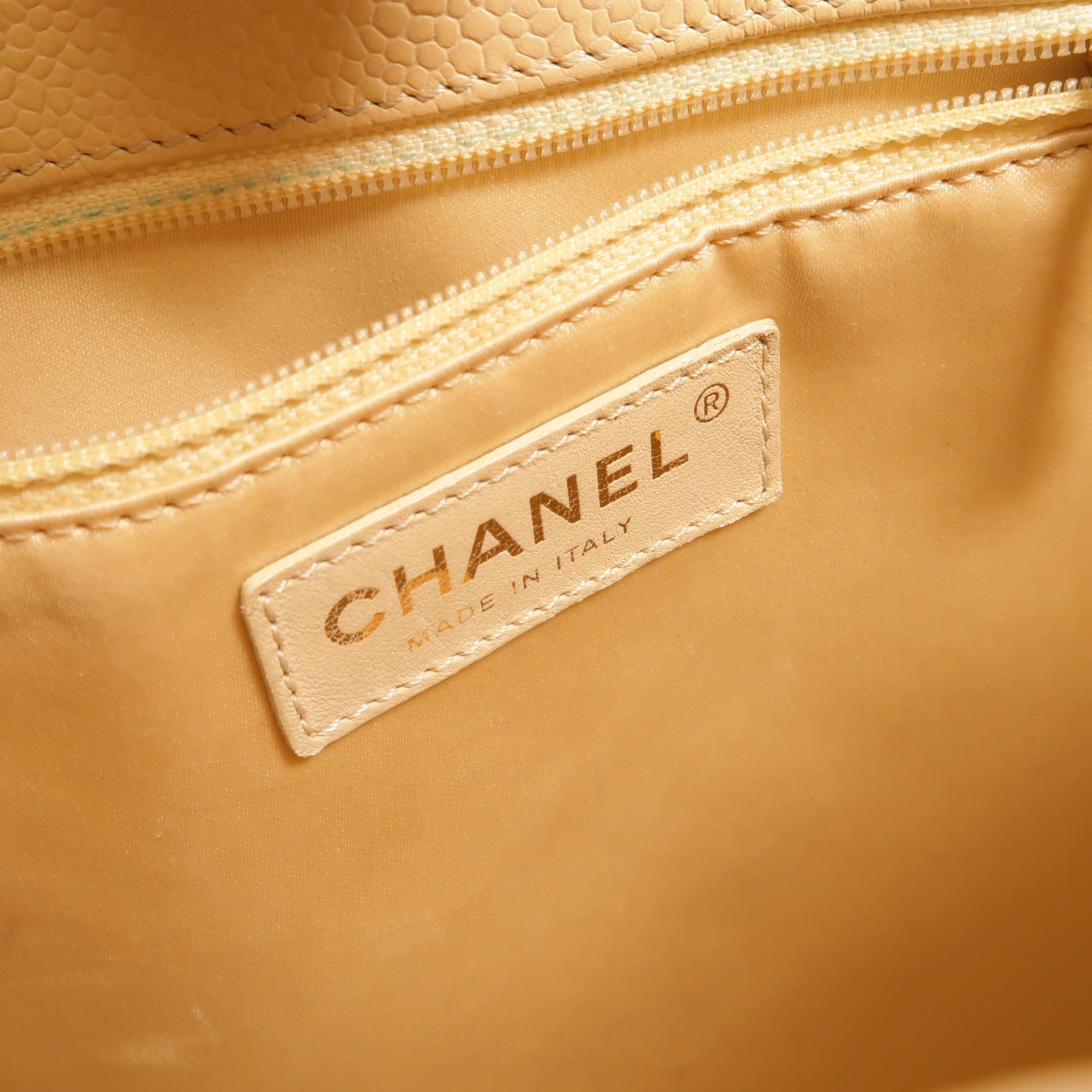 CHANEL 牛皮皮革PST肩背袋
