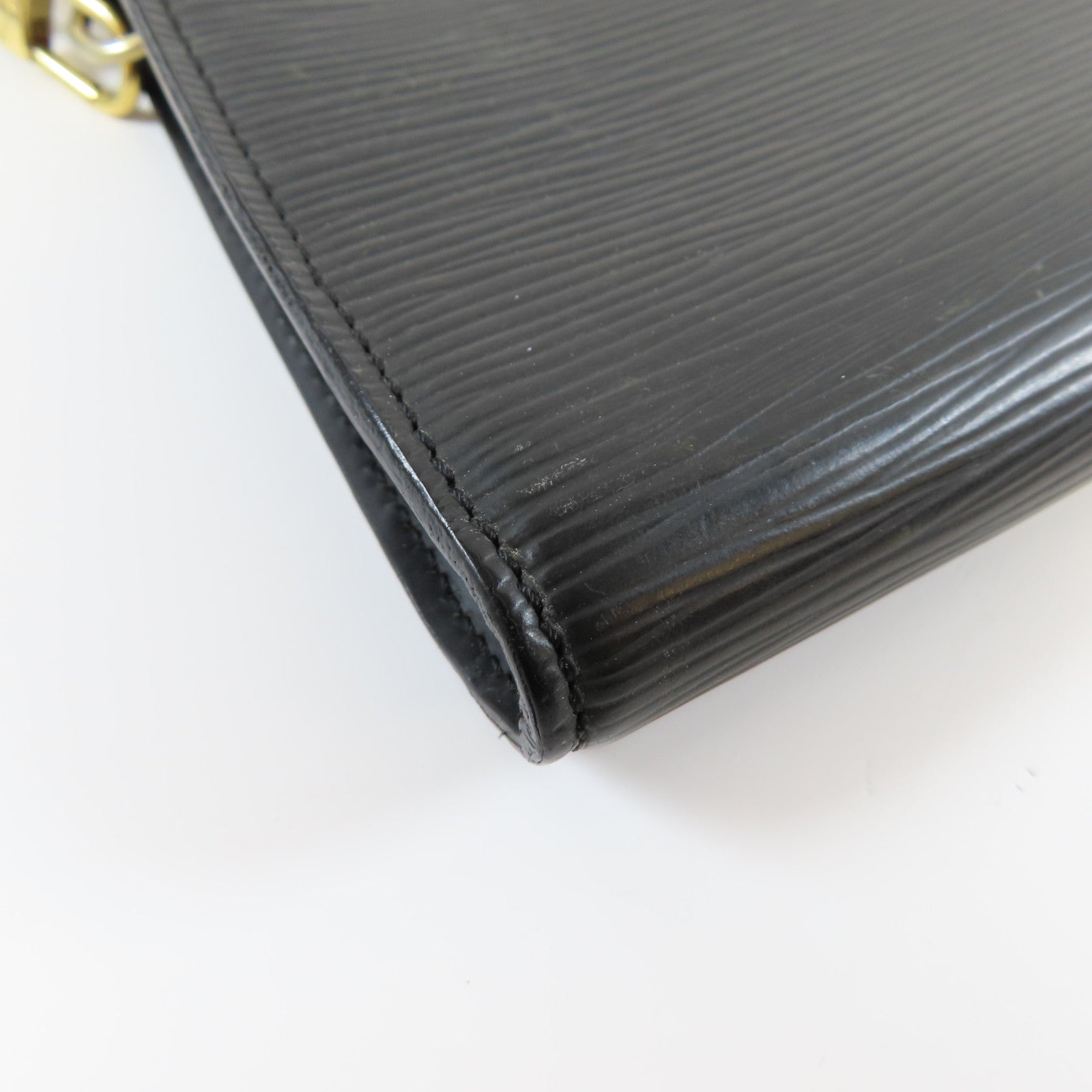 LOUIS VUITTON 【激減優惠】Epi Pochette Accessoires金扣肩背袋黑色