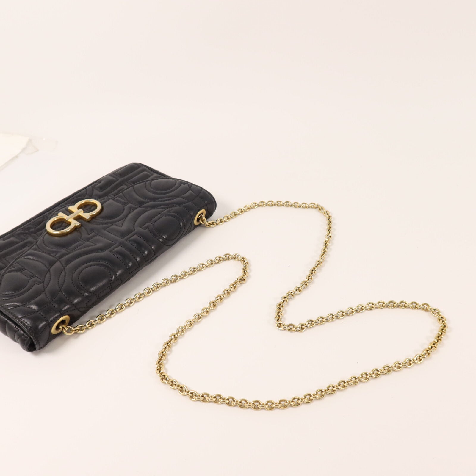 Salvatore Ferragamo 牛皮皮革Shoulder Bag鏈帶肩背袋
