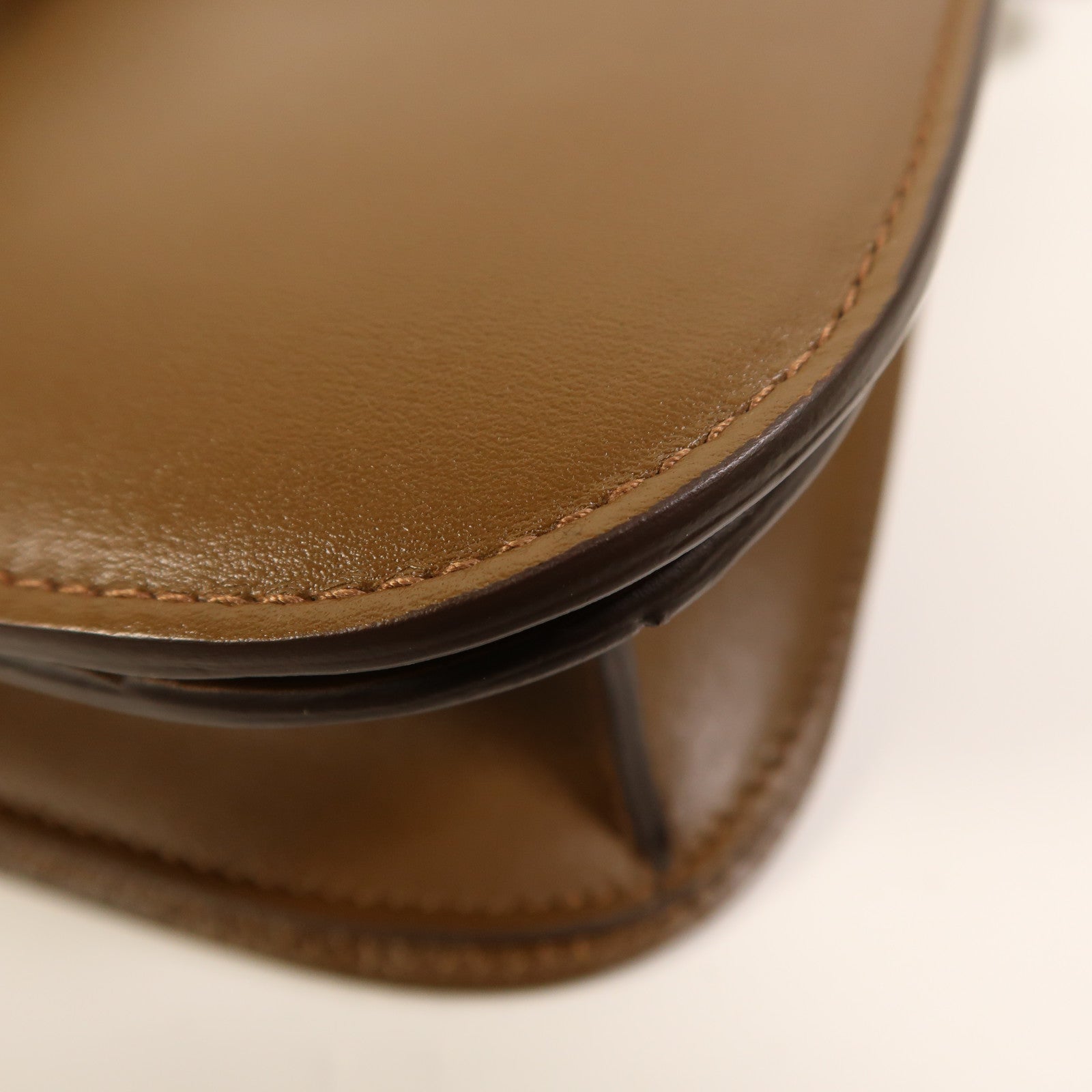 CELINE 牛皮皮革Classic Box金扣肩背袋