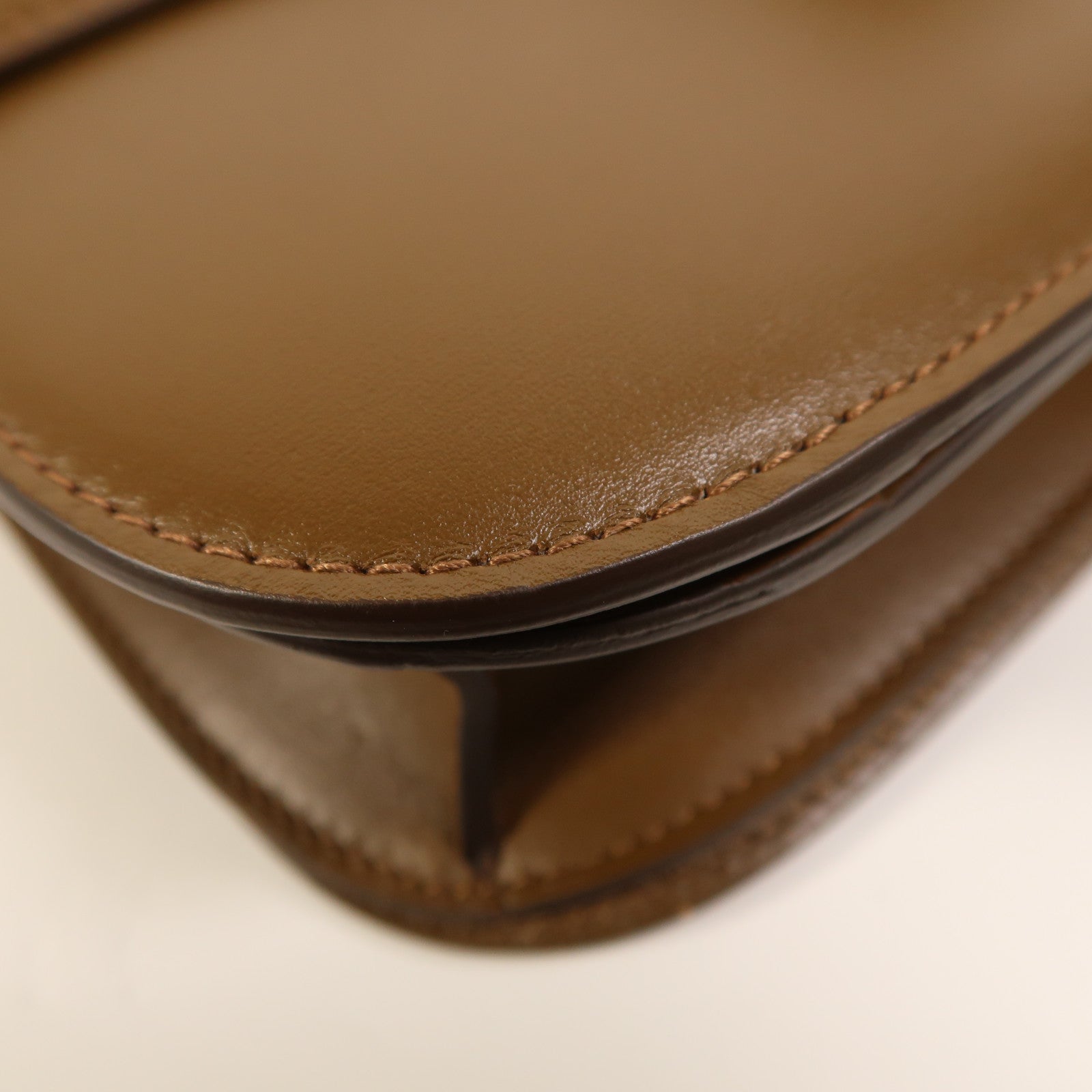 CELINE 牛皮皮革Classic Box金扣肩背袋