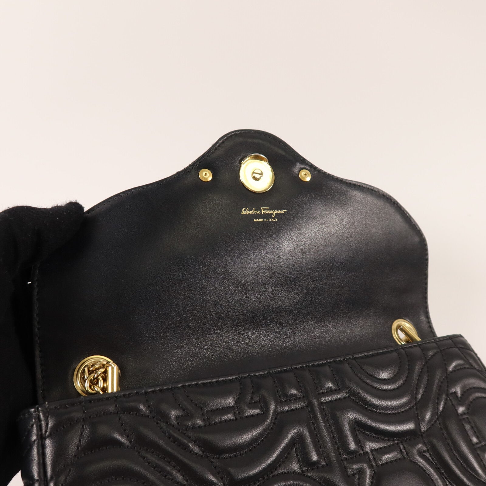 Salvatore Ferragamo 牛皮皮革Shoulder Bag鏈帶肩背袋