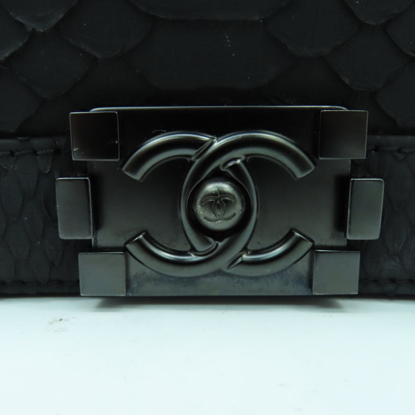 CHANEL 蛇皮皮革Boy Chain Shoulder黑扣鏈帶肩背袋黑色