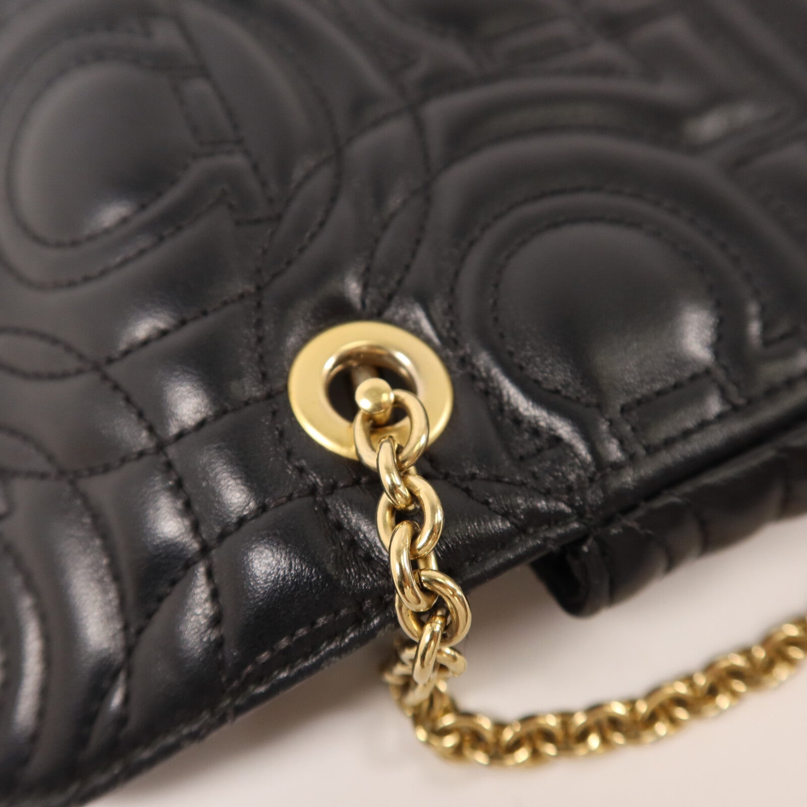 Salvatore Ferragamo 牛皮皮革Shoulder Bag鏈帶肩背袋