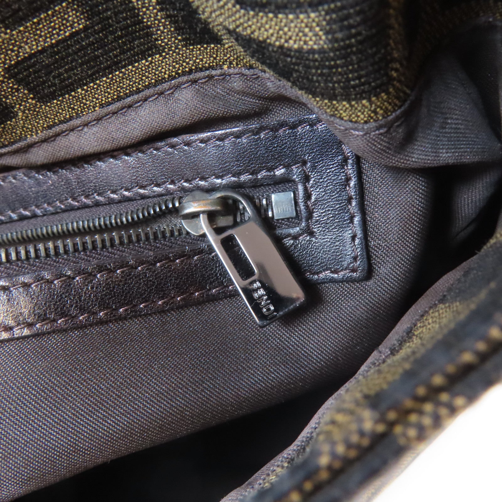 FENDI 帆布Shoulder Bag銀扣肩背袋啡色