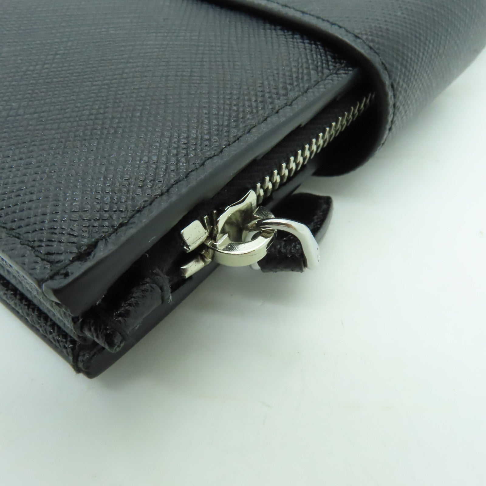 PRADA Saffiano皮革Wallet銀扣長錢包黑色