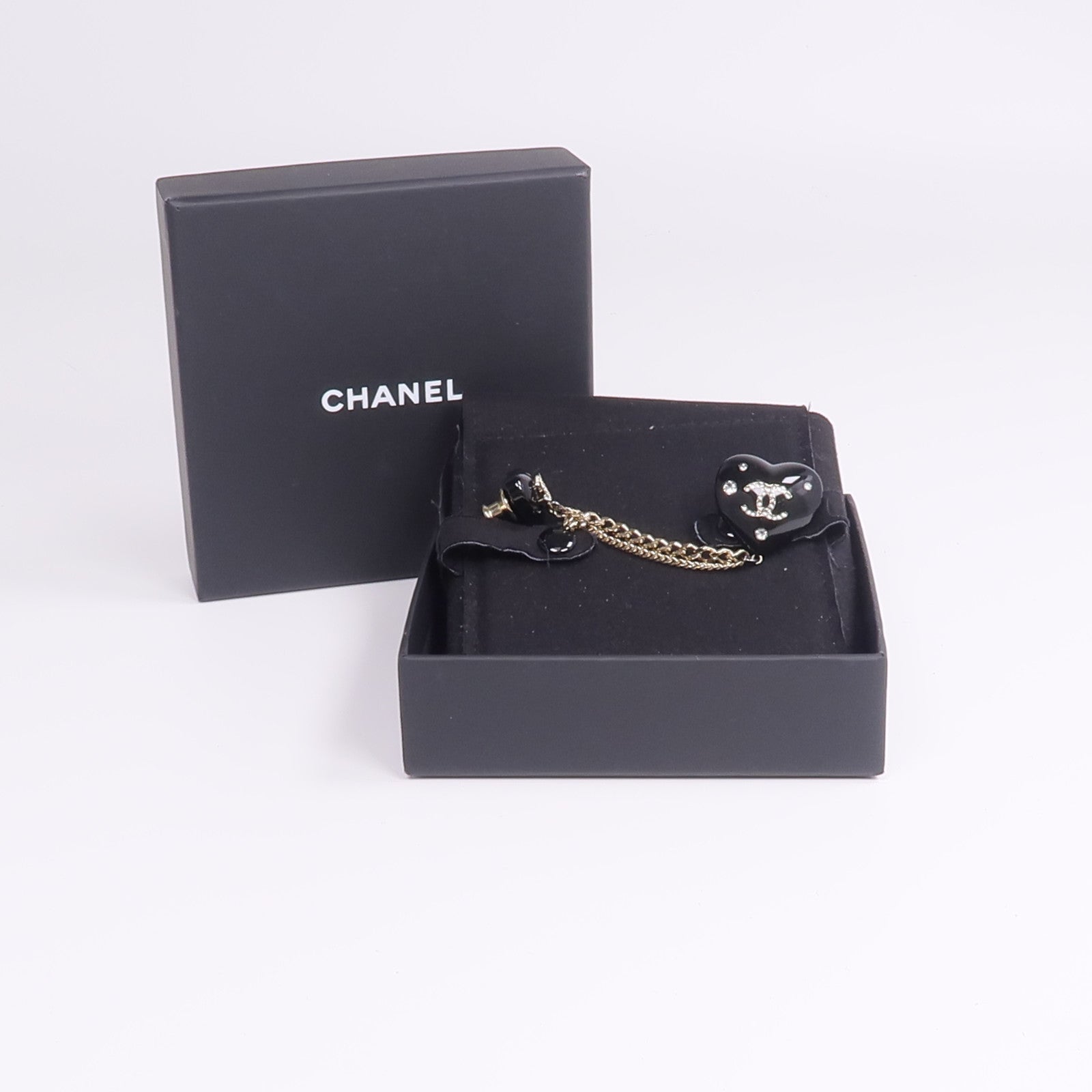 CHANEL 金屬/樹脂Black Heart CC Chain Brooch胸針
