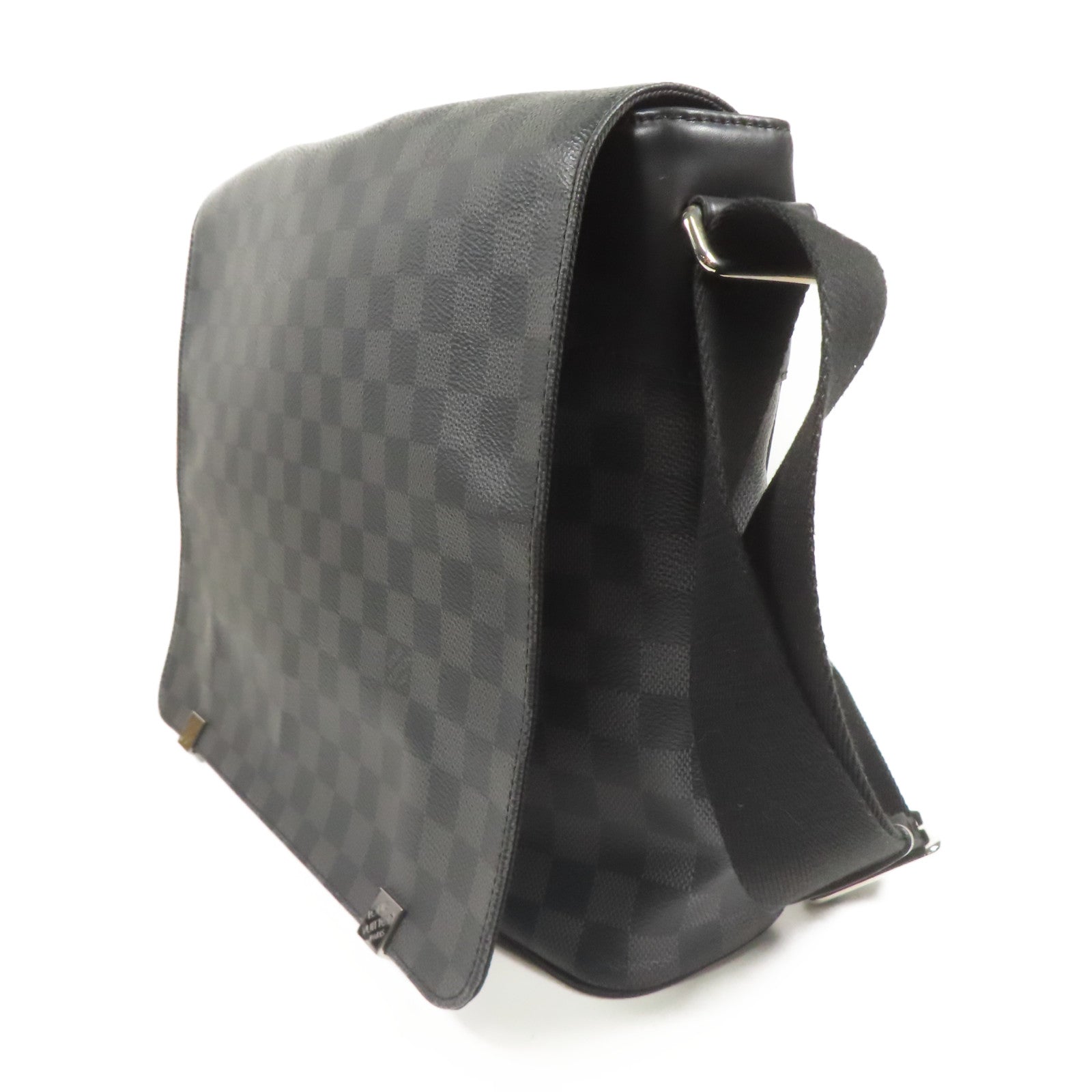 LOUIS VUITTON Damier Graphite District MM銀扣肩背袋