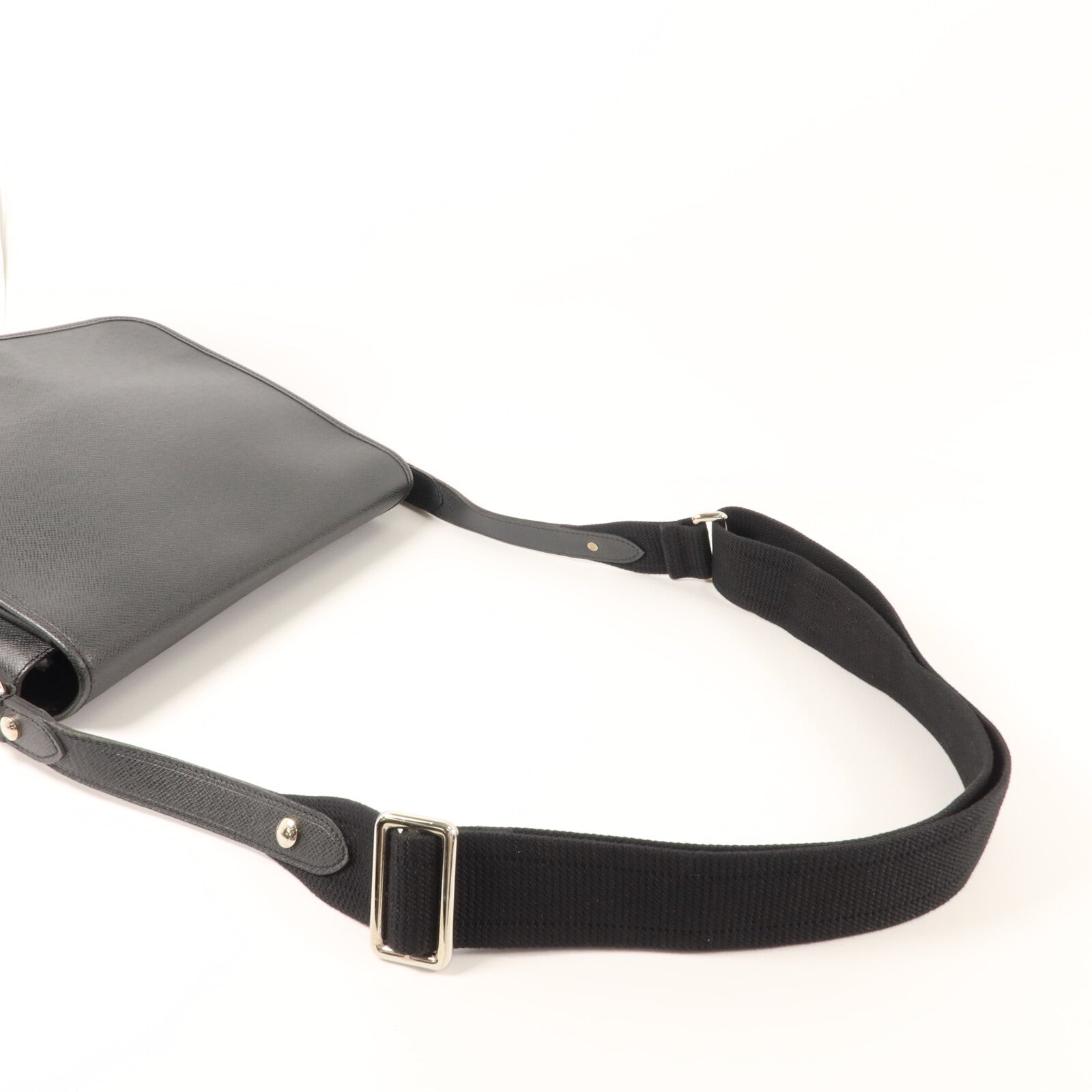 LOUIS VUITTON Taiga Andrei肩背袋
