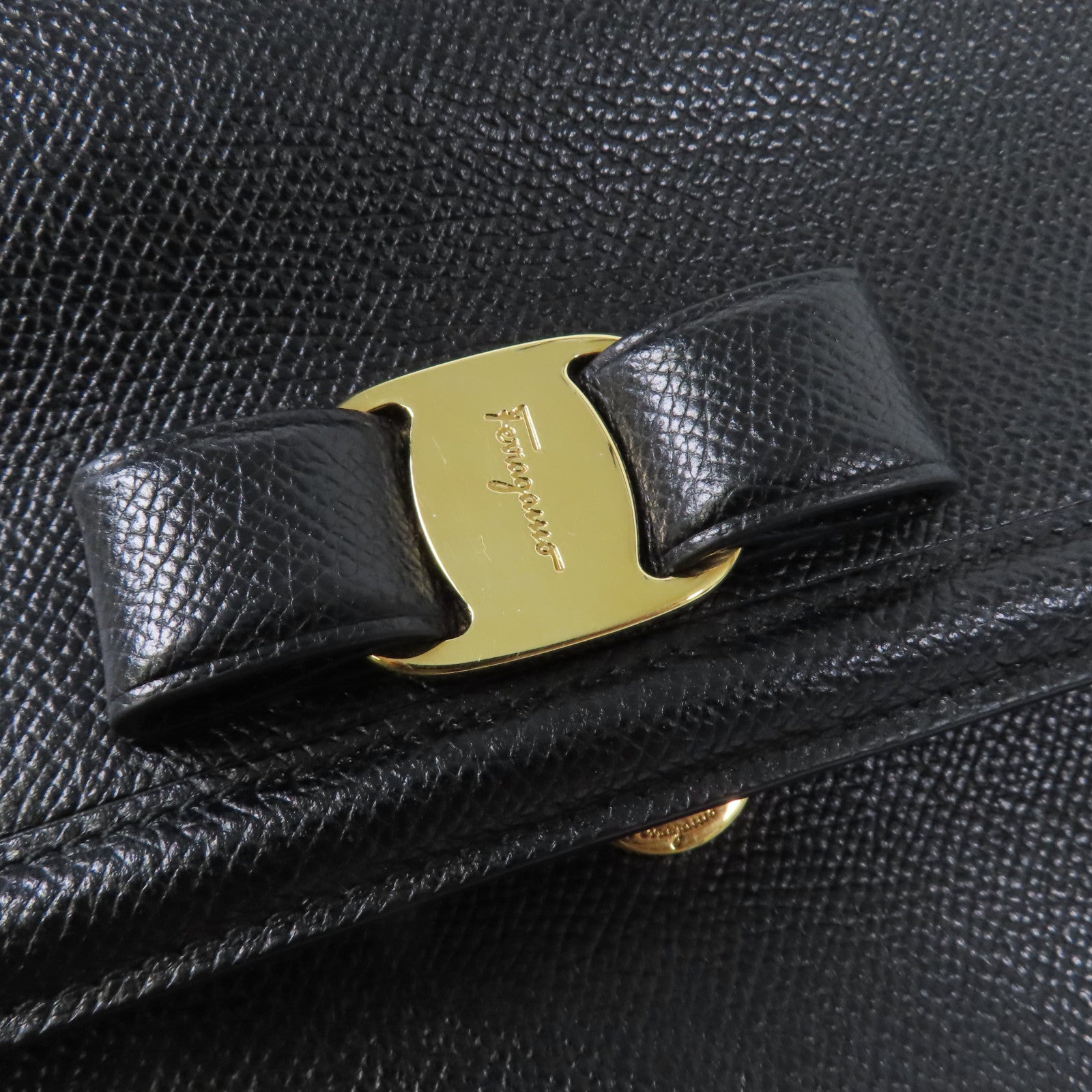 Salvatore Ferragamo 牛皮皮革2 Way Shoulder金扣手挽肩背兩用袋黑色