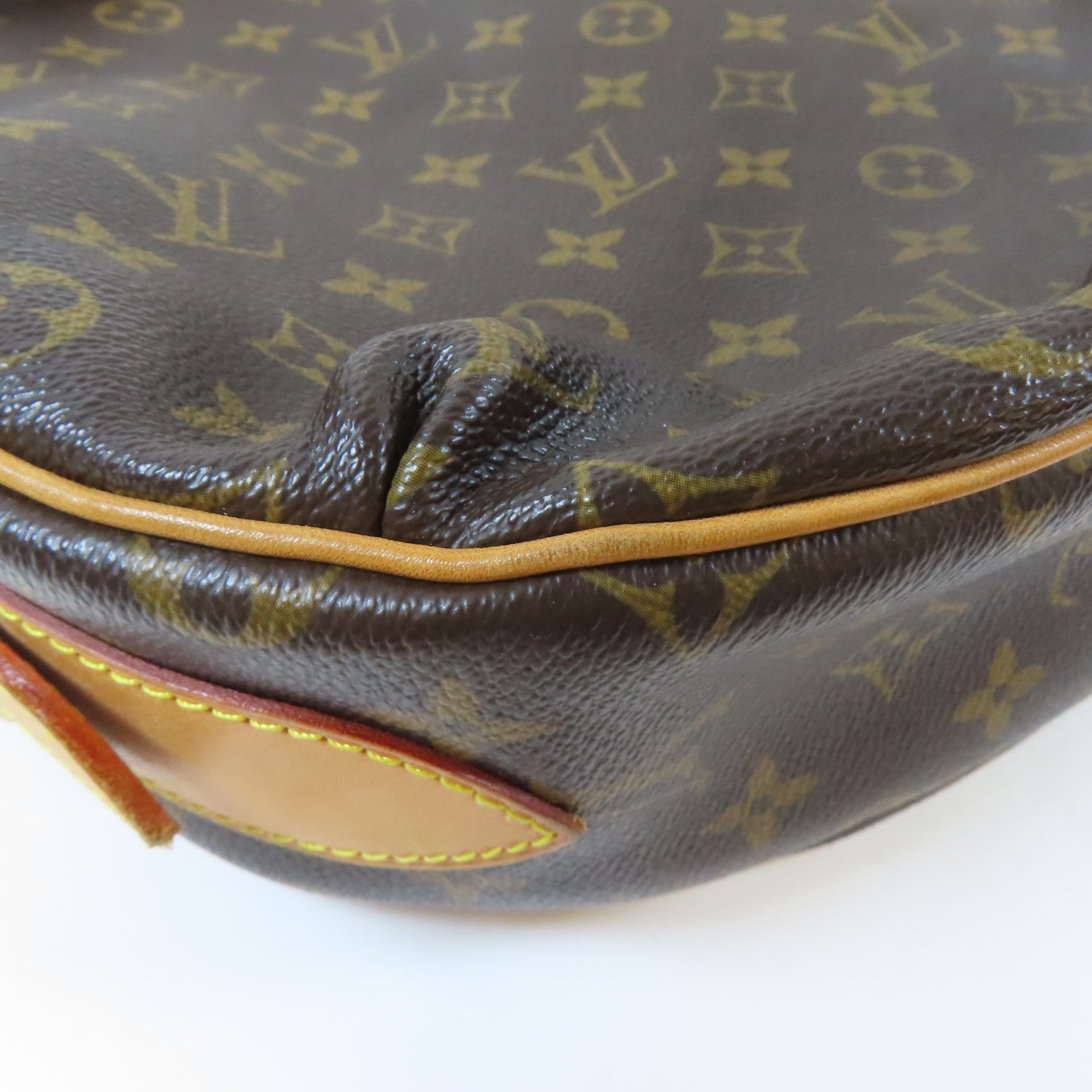LOUIS VUITTON Monogram Tulum GM Shoulder Bag金扣肩背袋啡色