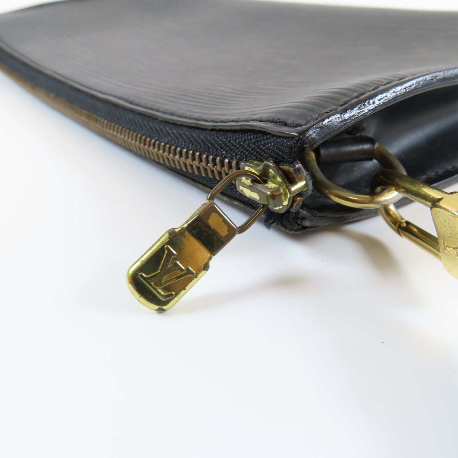 LOUIS VUITTON 【激減優惠】Epi Pochette Accessoires金扣肩背袋黑色