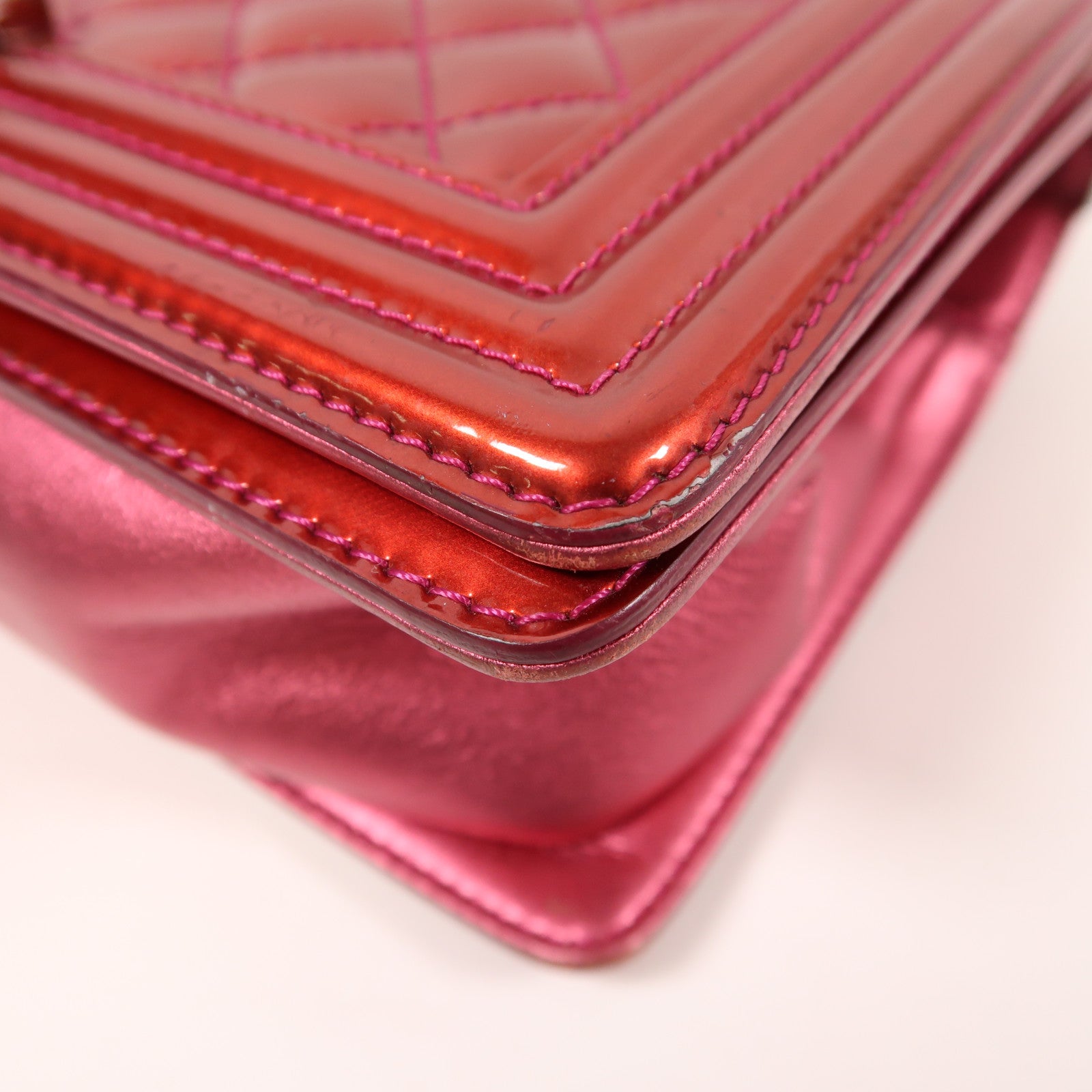 CHANEL 漆皮皮革Boy Chanel鏈帶肩背袋