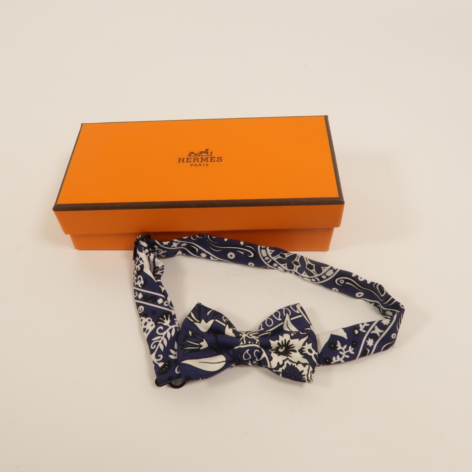 HERMES 絲質Bowtie領結