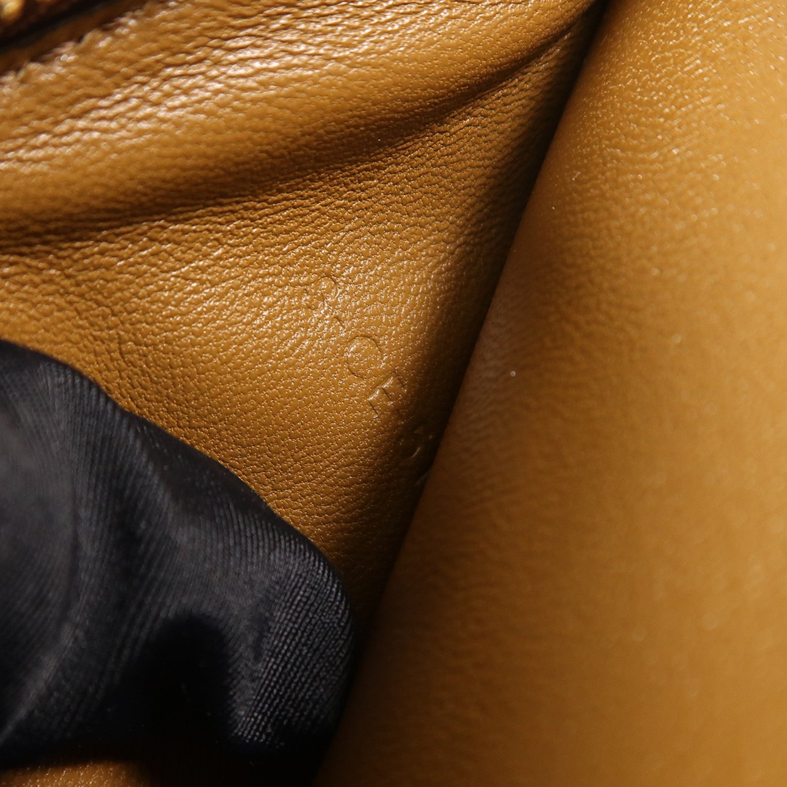 CELINE 牛皮皮革Classic Box金扣肩背袋