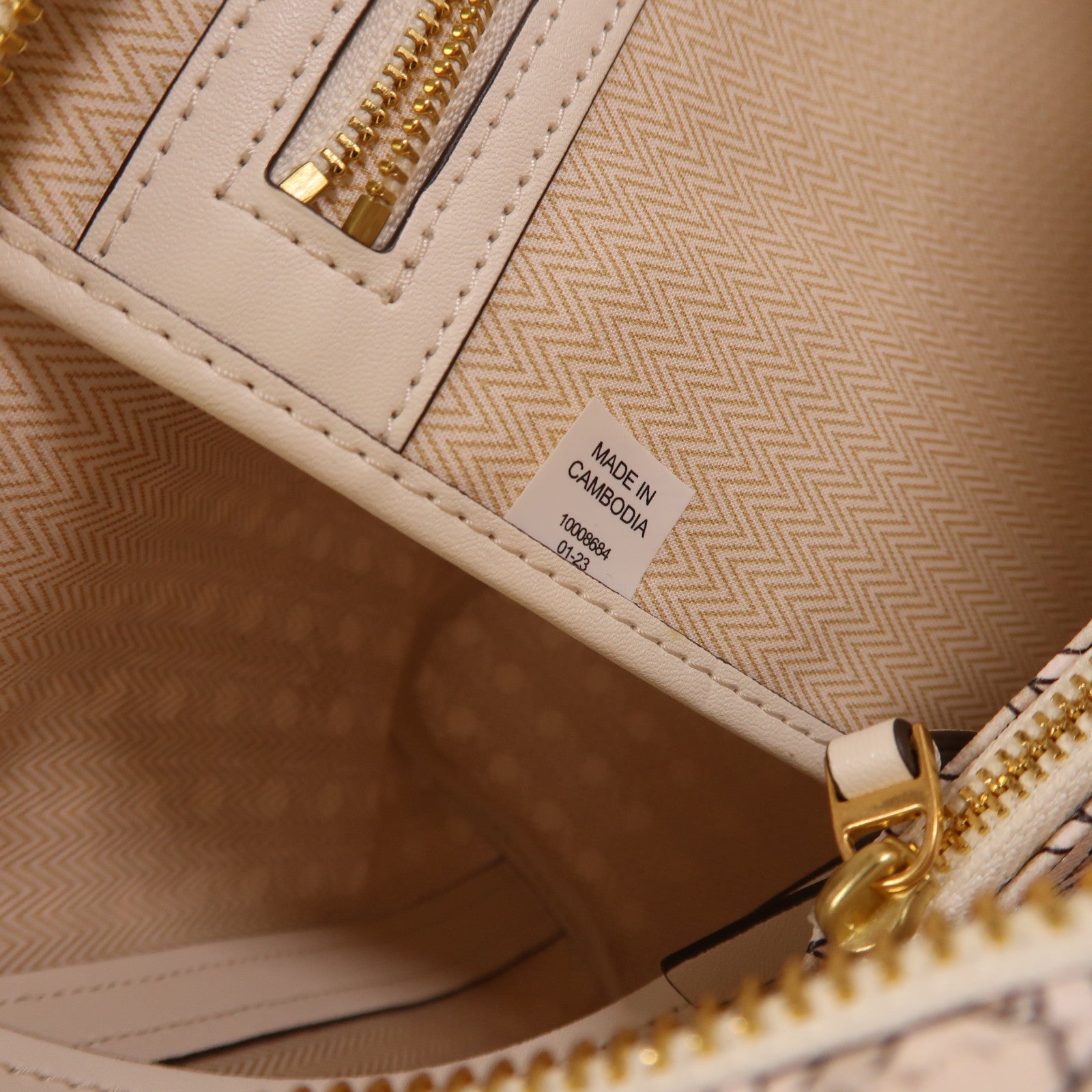 【激減優惠】塗層帆布Shoulder Tote金扣肩背袋/手挽袋