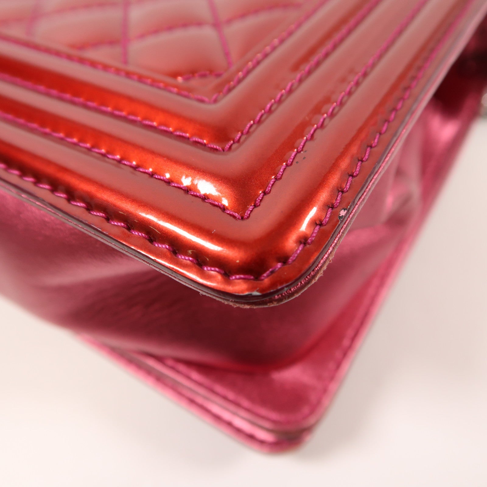 CHANEL 漆皮皮革Boy Chanel鏈帶肩背袋