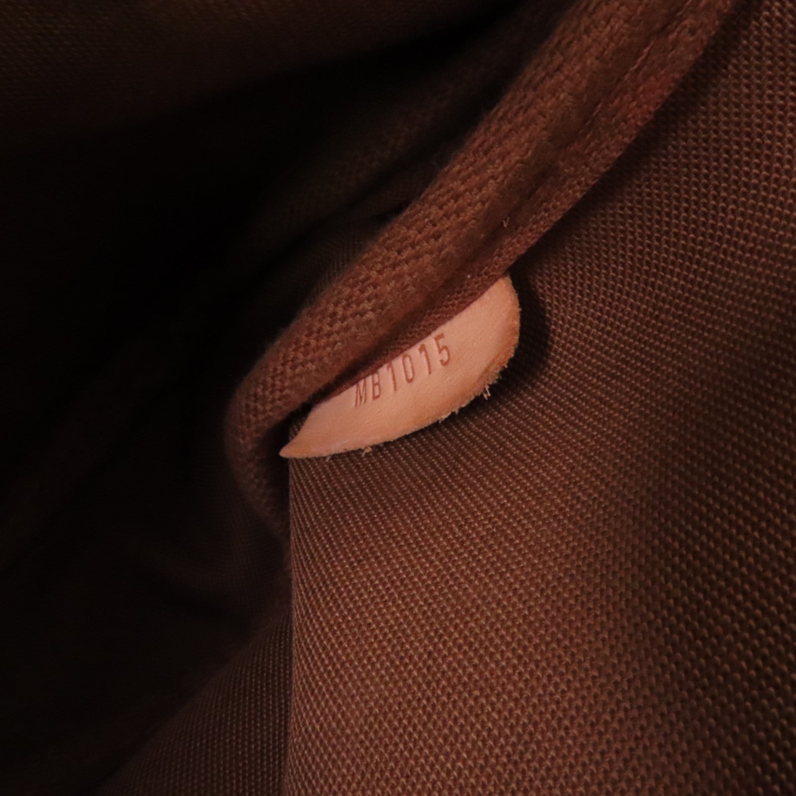 LOUIS VUITTON Monogram Saumur 30金扣肩背袋