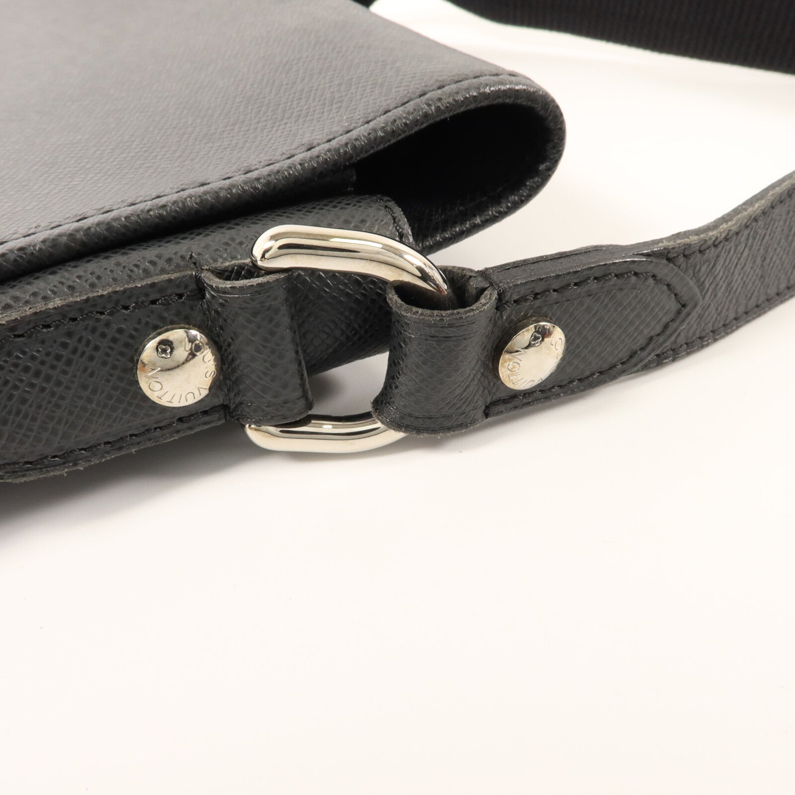 LOUIS VUITTON Taiga Andrei肩背袋
