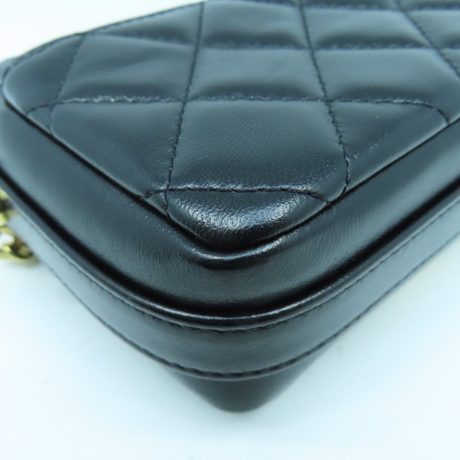 CHANEL 菱格皮革Mini Chain Bag金扣鏈帶肩背袋黑色
