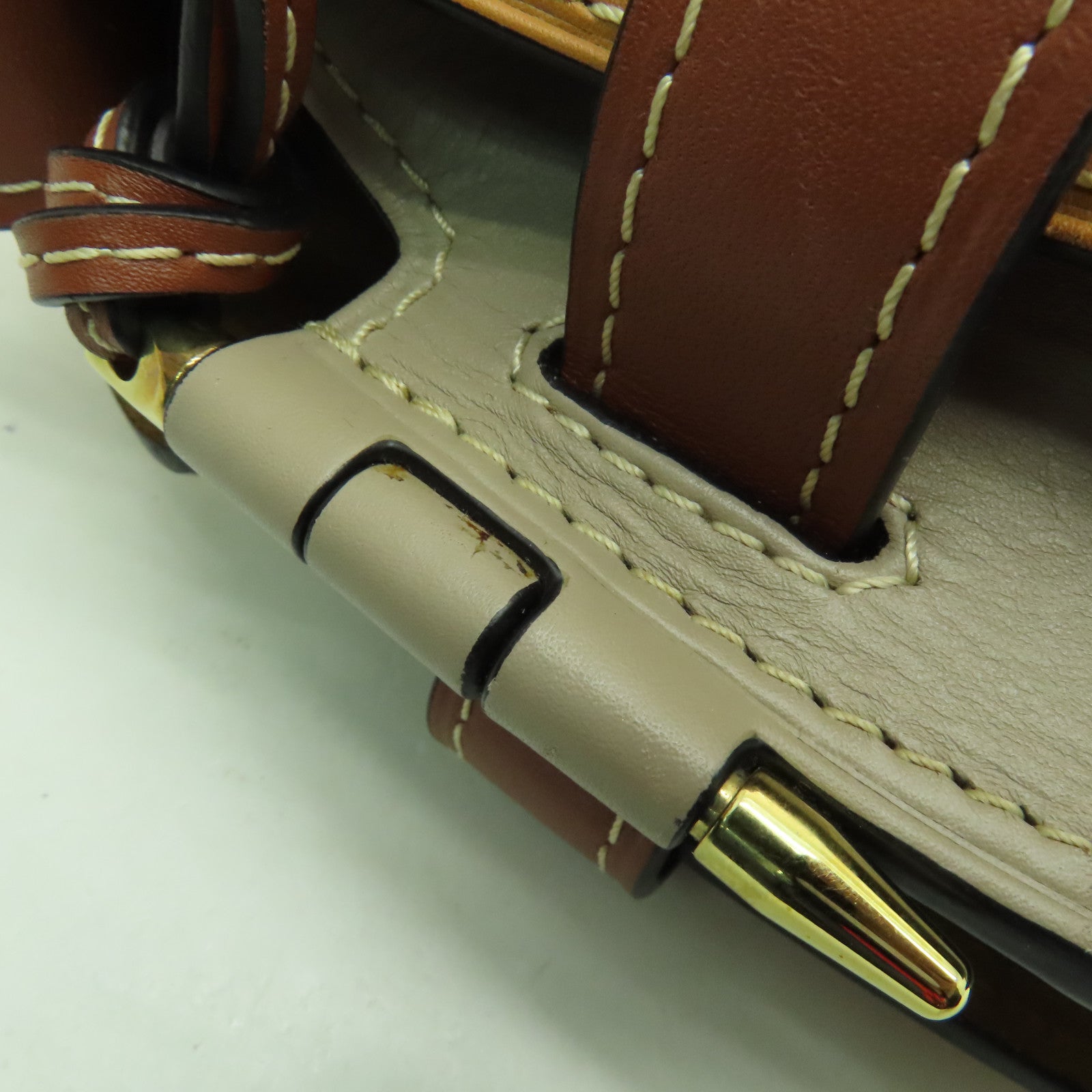 LOEWE 牛皮皮革Gate金扣肩背袋啡色/灰色