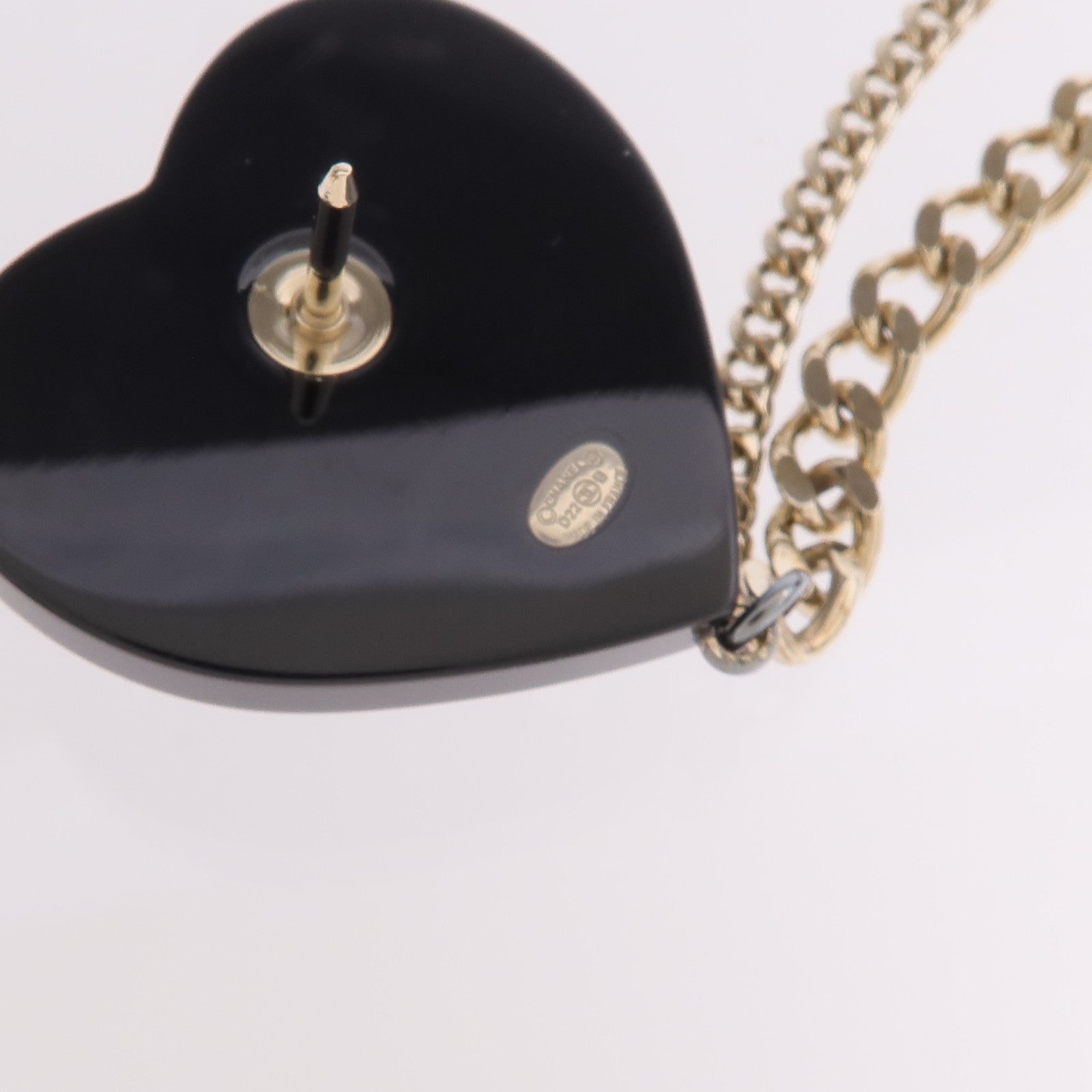 CHANEL 金屬/樹脂Black Heart CC Chain Brooch胸針