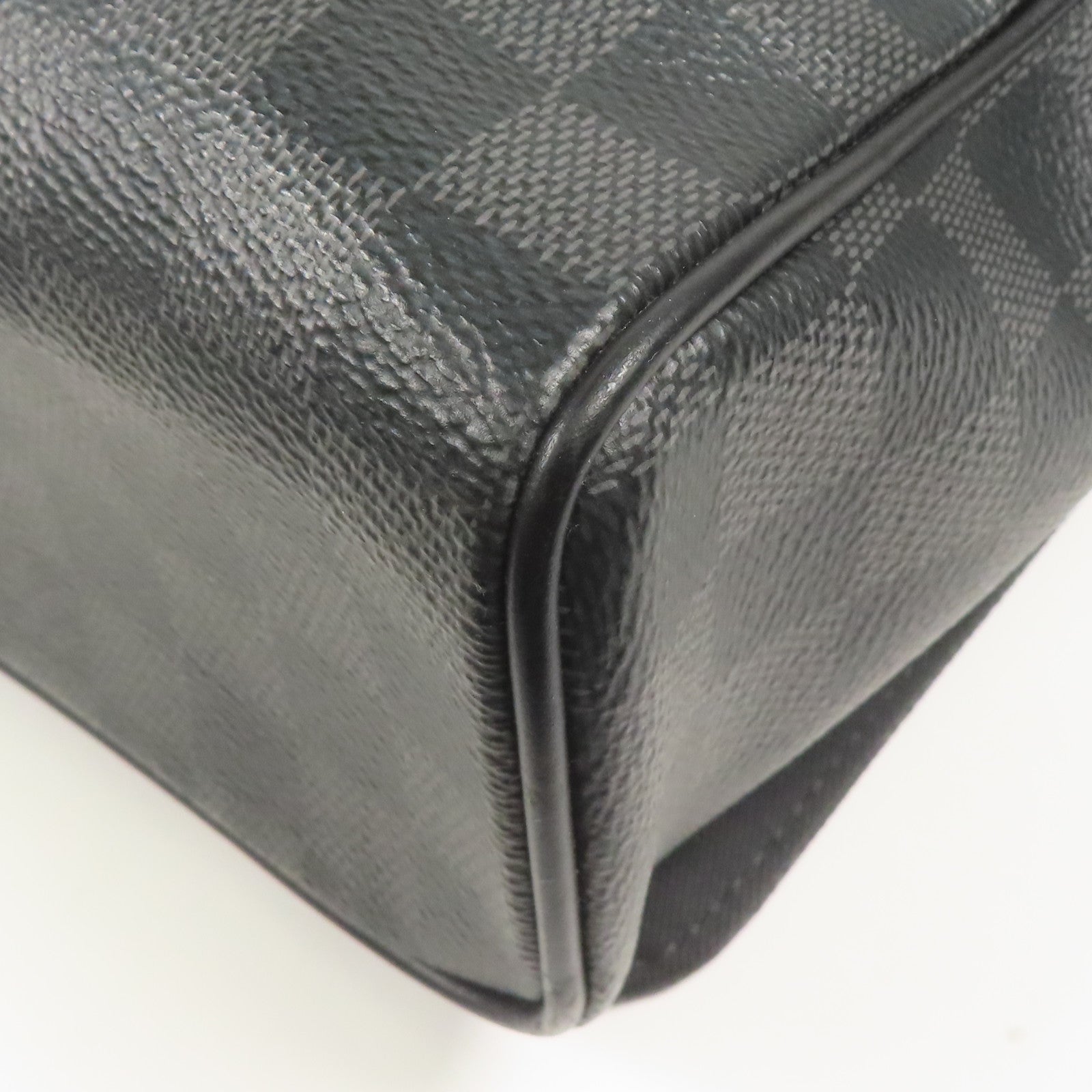 LOUIS VUITTON Damier Graphite District MM銀扣肩背袋