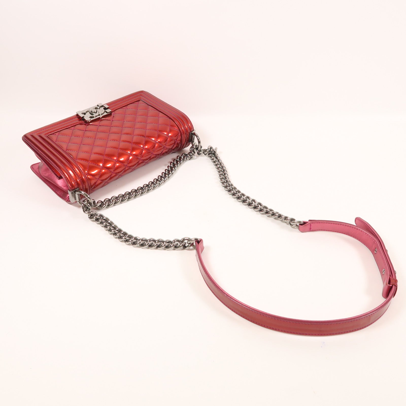 CHANEL 漆皮皮革Boy Chanel鏈帶肩背袋