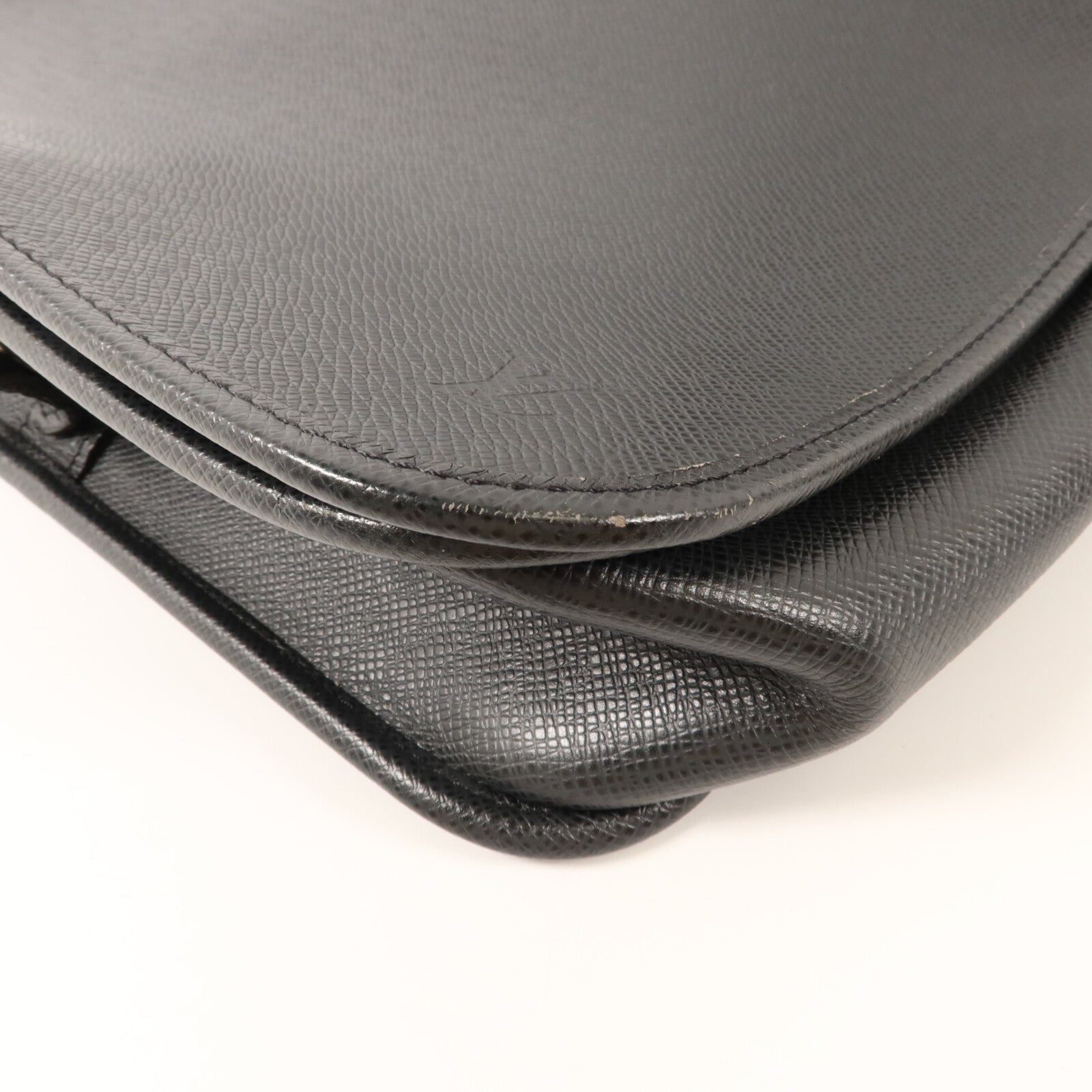 LOUIS VUITTON Taiga Andrei肩背袋