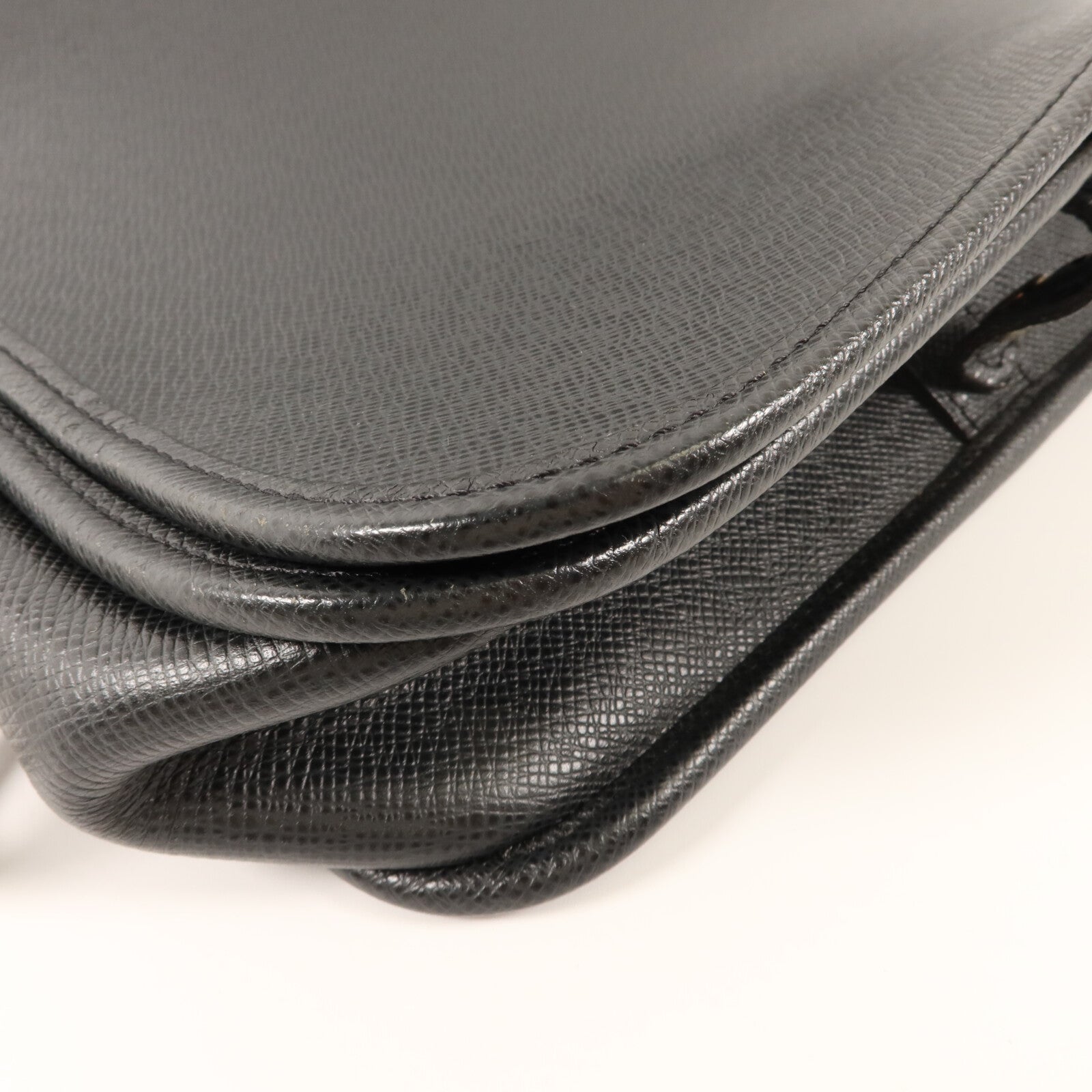 LOUIS VUITTON Taiga Andrei肩背袋