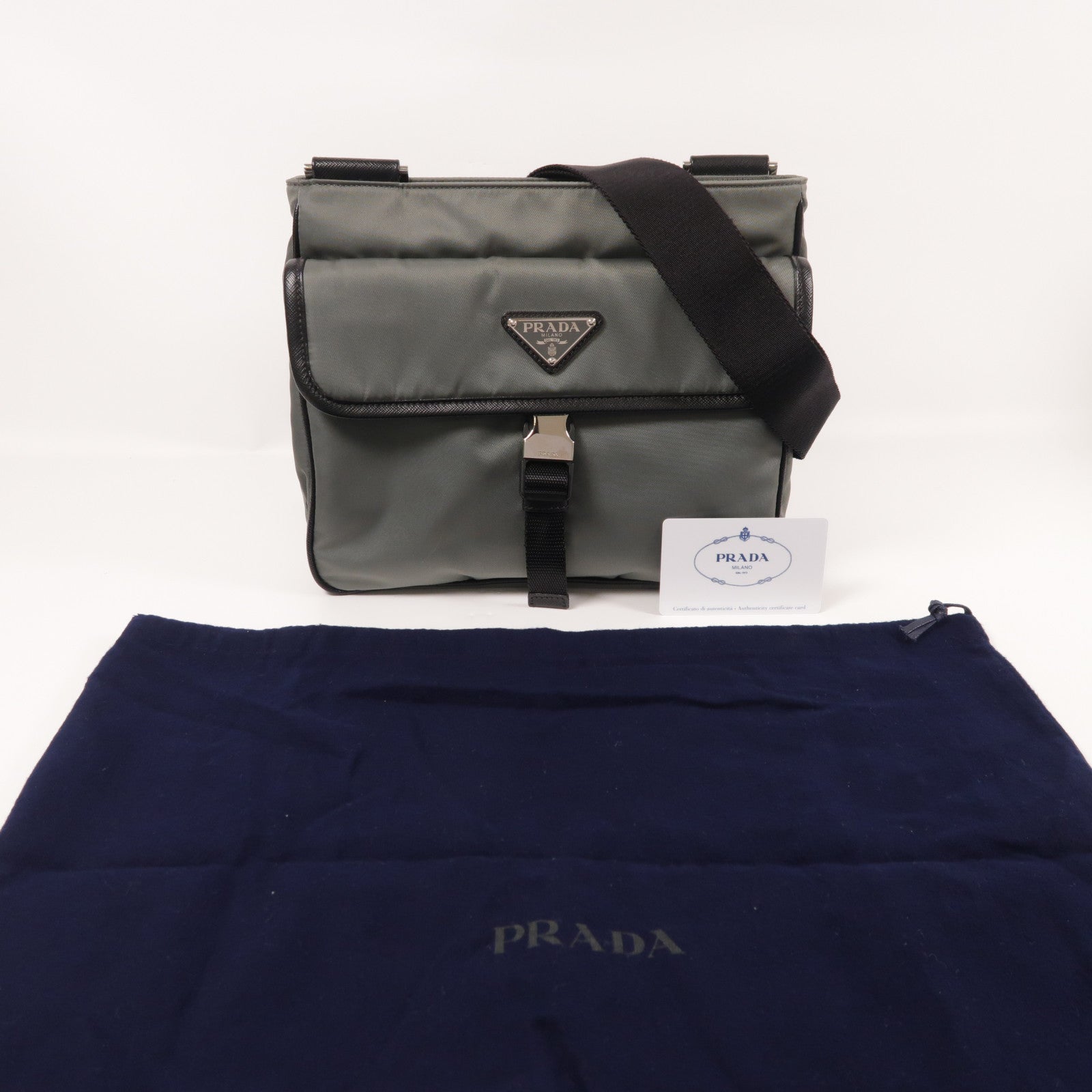 PRADA 尼龍Shoulder Bag銀扣肩背袋