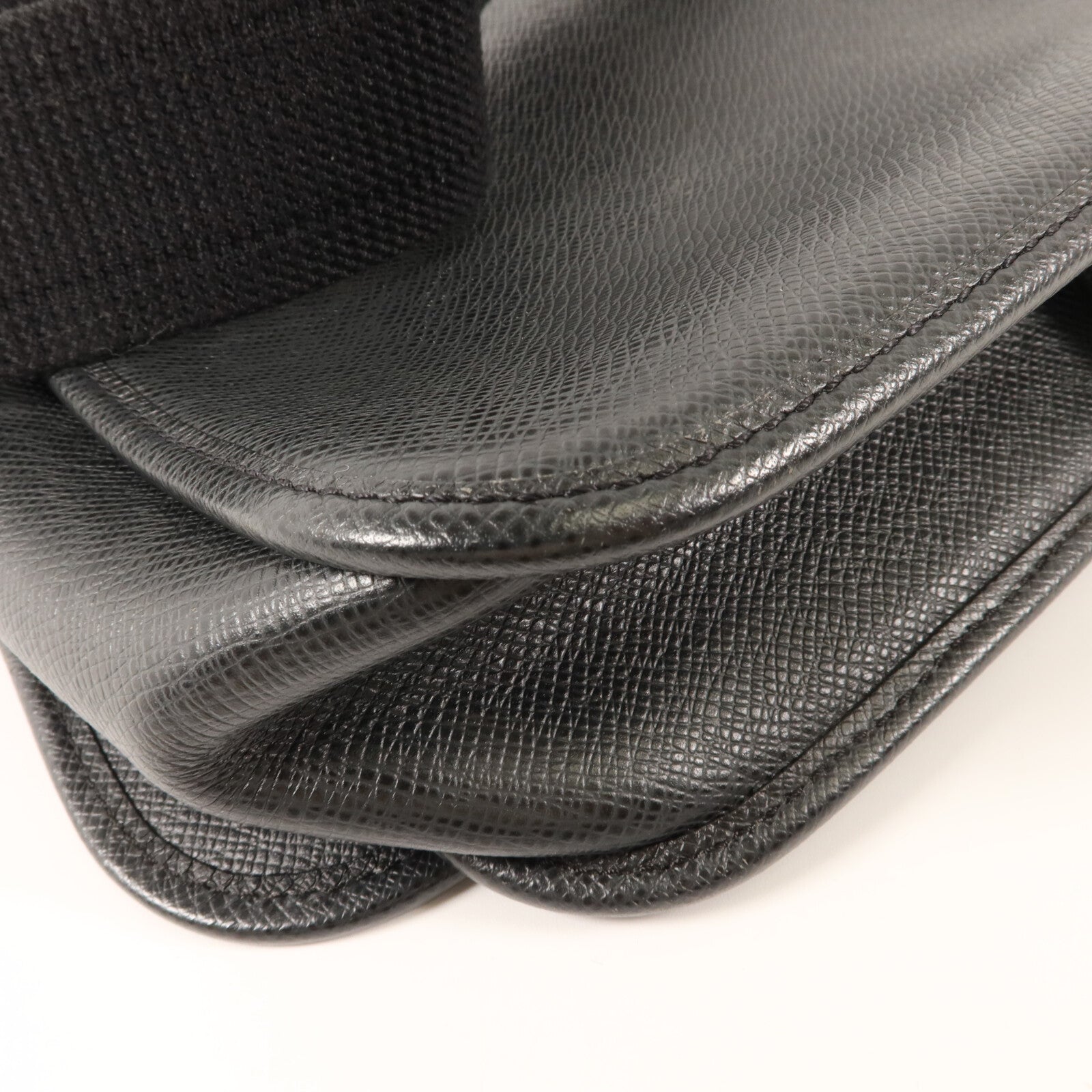 LOUIS VUITTON Taiga Andrei肩背袋