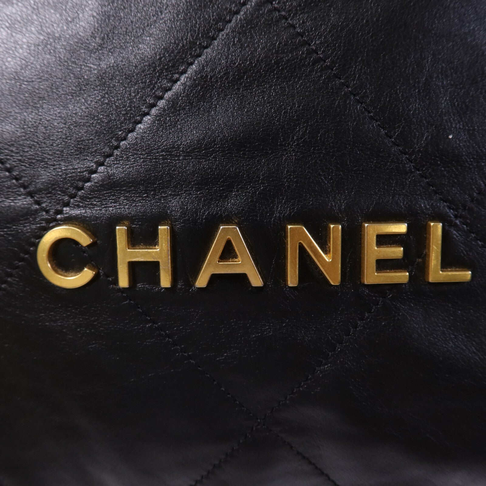 CHANEL 牛皮皮革Chanel 22 Medium金扣鏈帶肩背袋