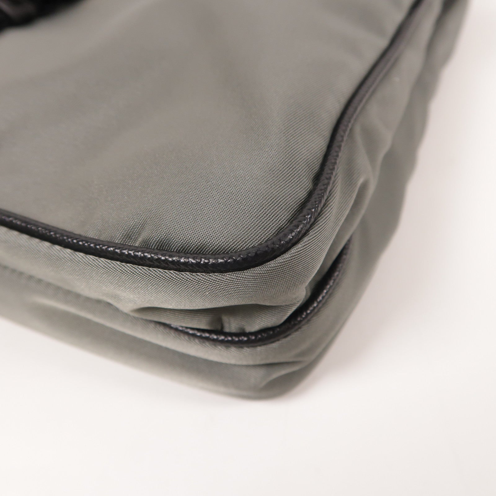 PRADA 尼龍Shoulder Bag銀扣肩背袋