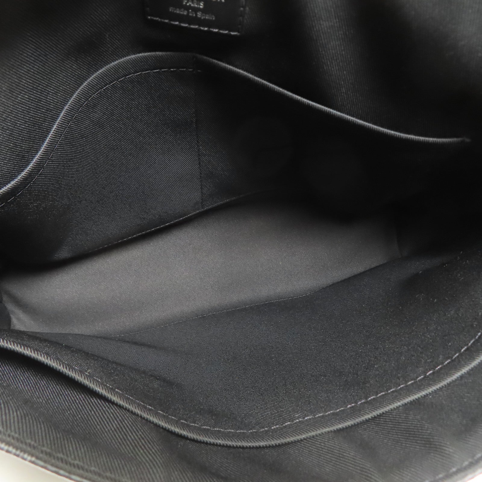LOUIS VUITTON Damier Graphite District MM銀扣肩背袋