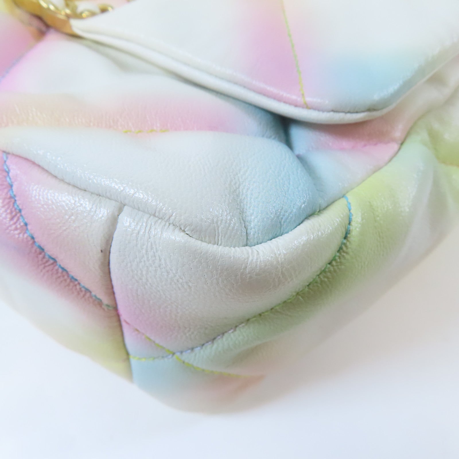 CHANEL 【激減優惠】菱格羊皮皮革Chanel 19金扣手挽肩背兩用袋白色/彩色
