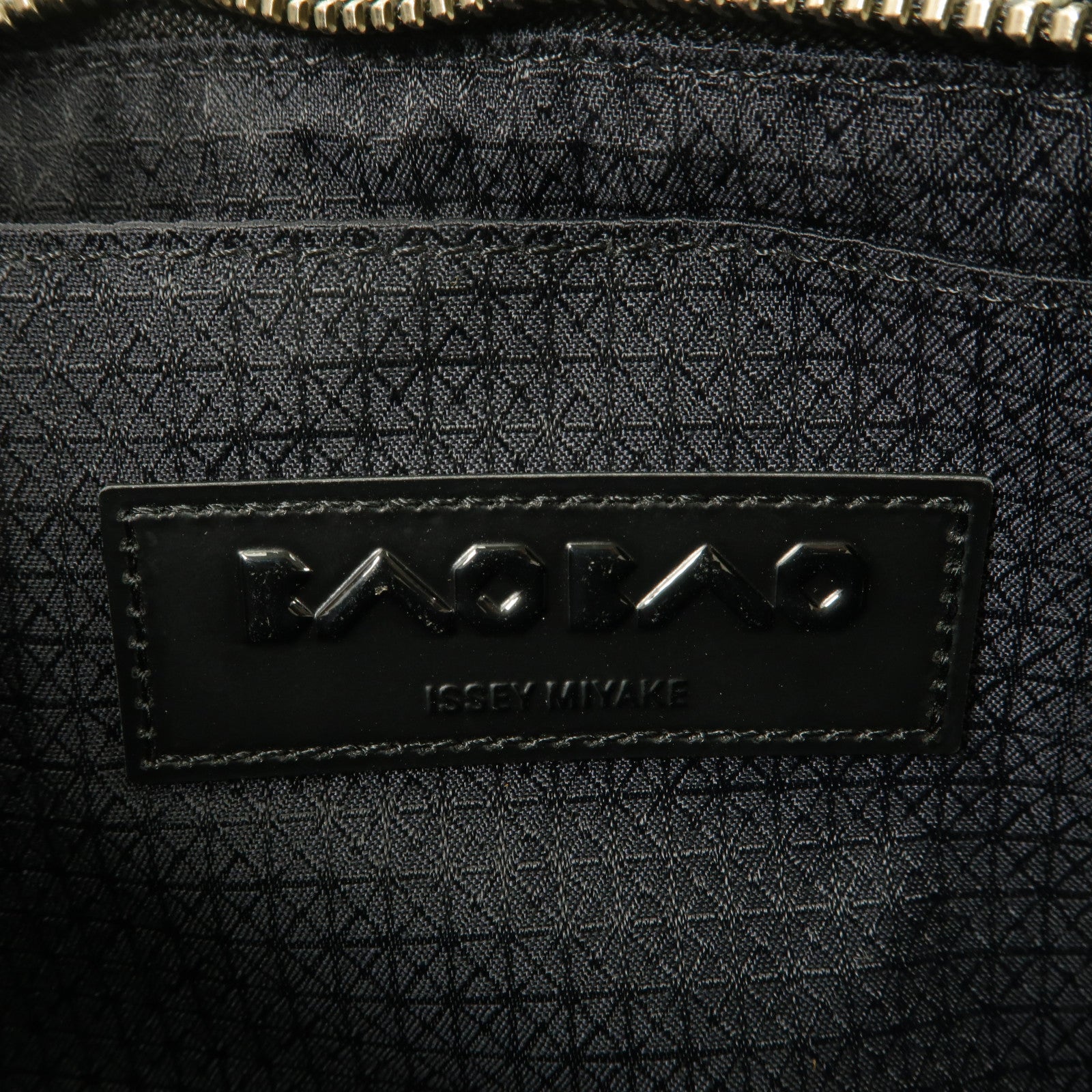BAO BAO ISSEYMIYAKE PVC Shoulder Bag鏈帶肩背袋