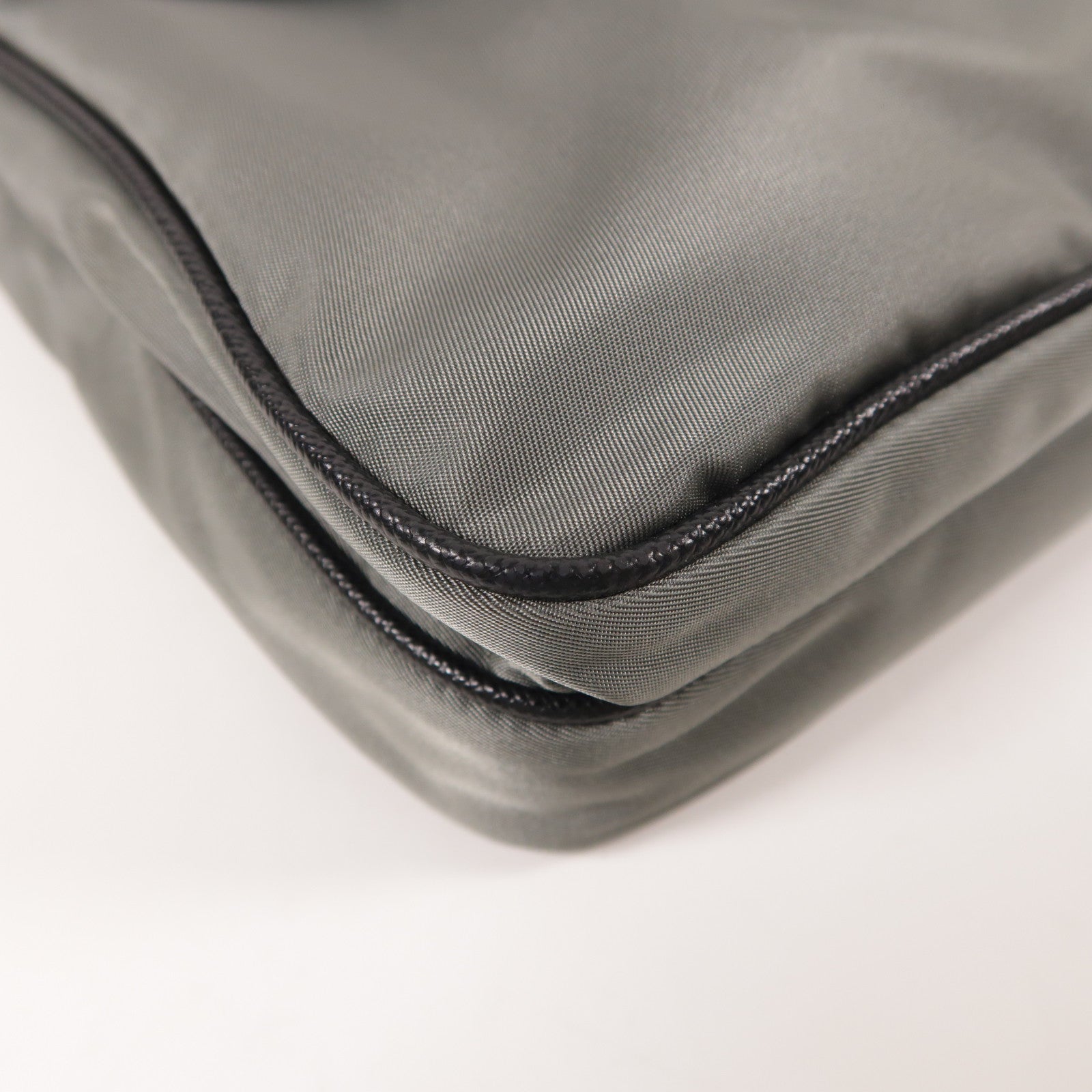 PRADA 尼龍Shoulder Bag銀扣肩背袋