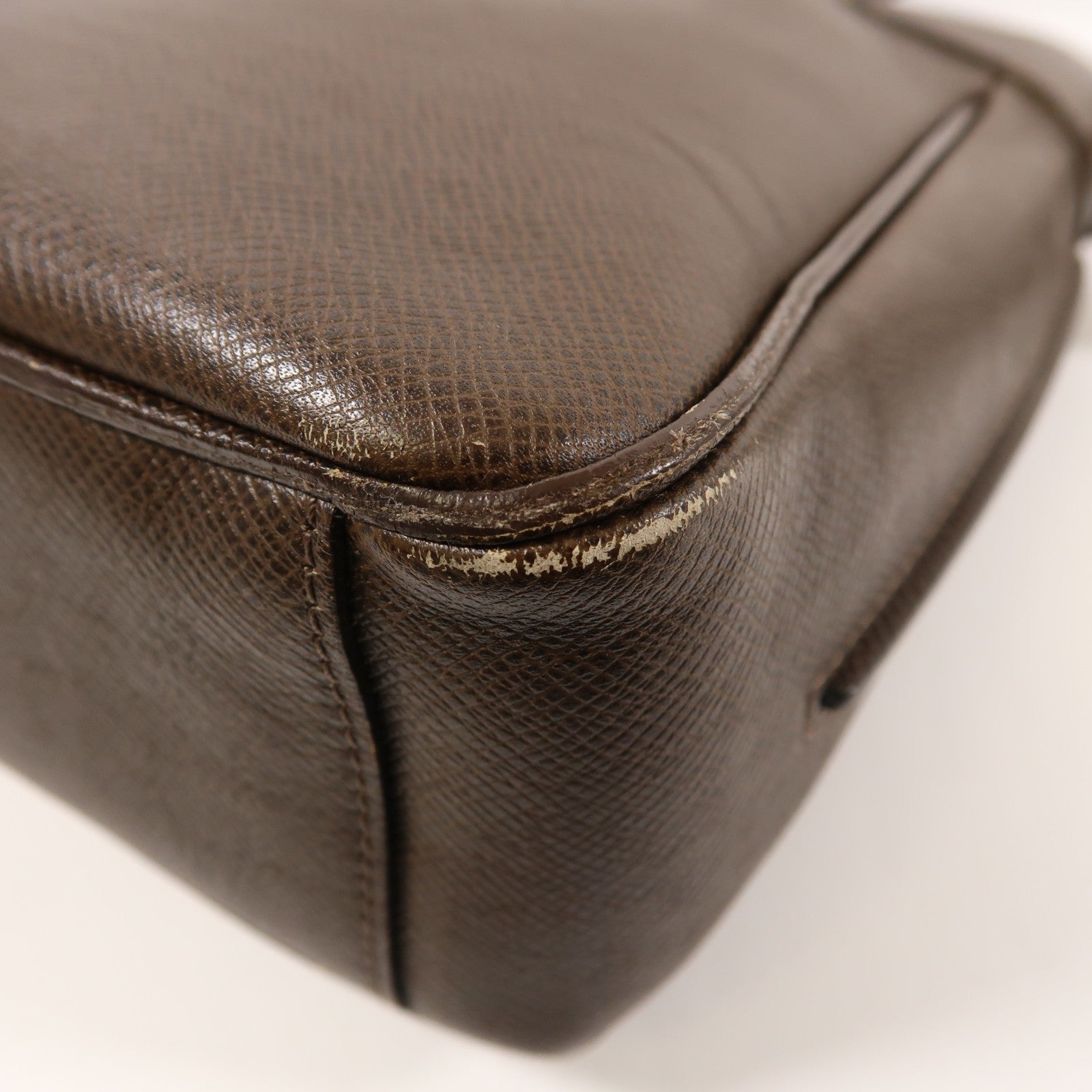 LOUIS VUITTON Taiga Roman PM銀扣肩背袋