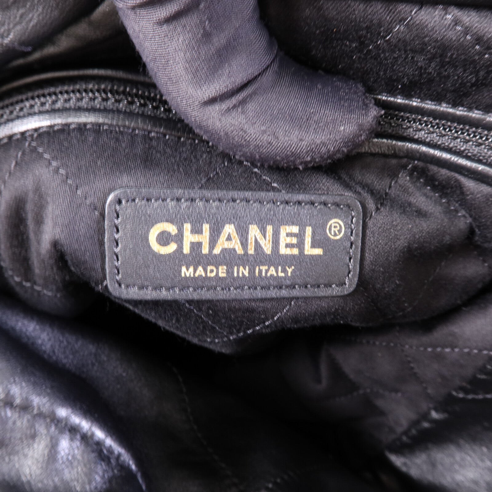 CHANEL 牛皮皮革Chanel 22 Medium金扣鏈帶肩背袋