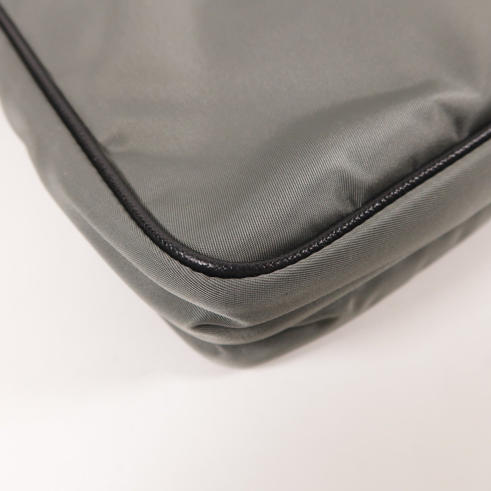 PRADA 尼龍Shoulder Bag銀扣肩背袋