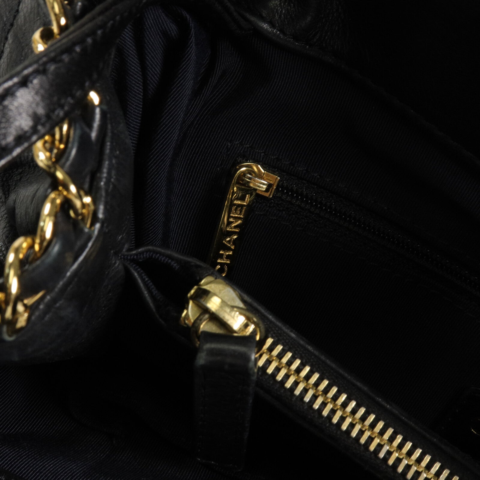 CHANEL 牛皮皮革Chain Me Tote鏈帶肩背袋/手挽袋