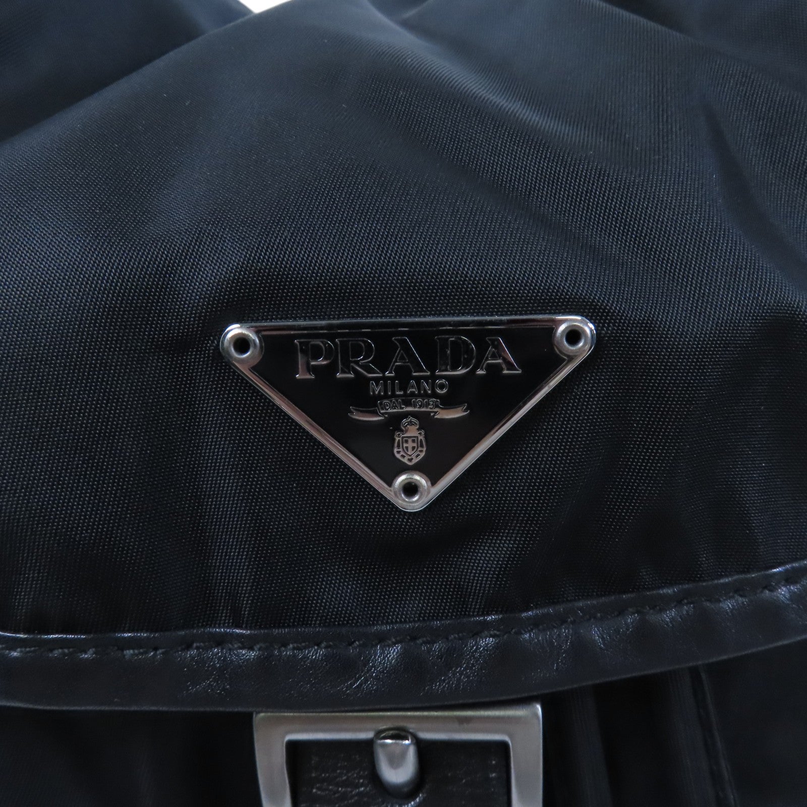 PRADA 尼龍Backpack銀扣背包